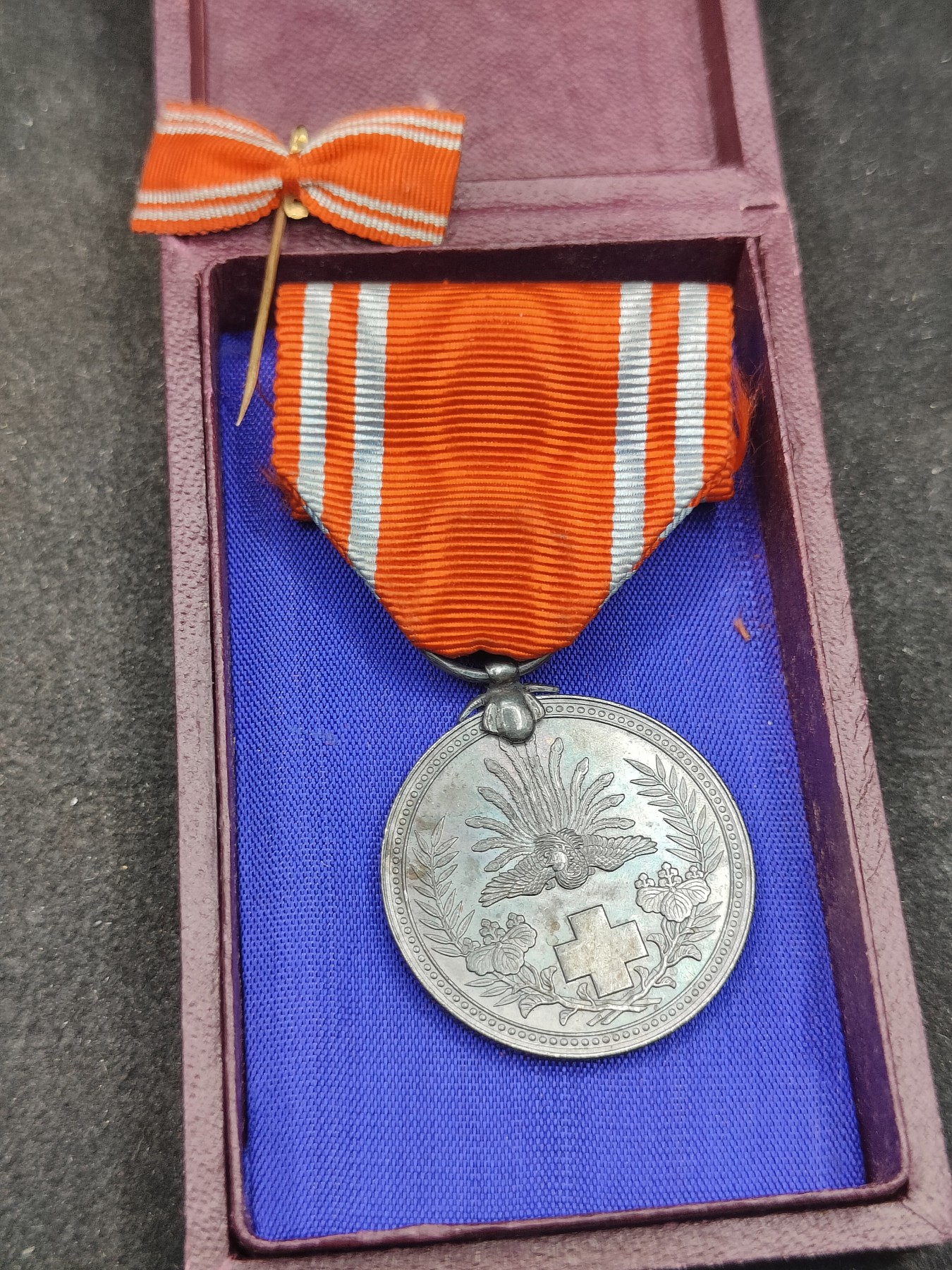 全场0元起拍 第139期 咸鱼国勋章拍卖专场 3月17日（周日）下午6：00开始 日本早期赤十字社员章银制带盒略