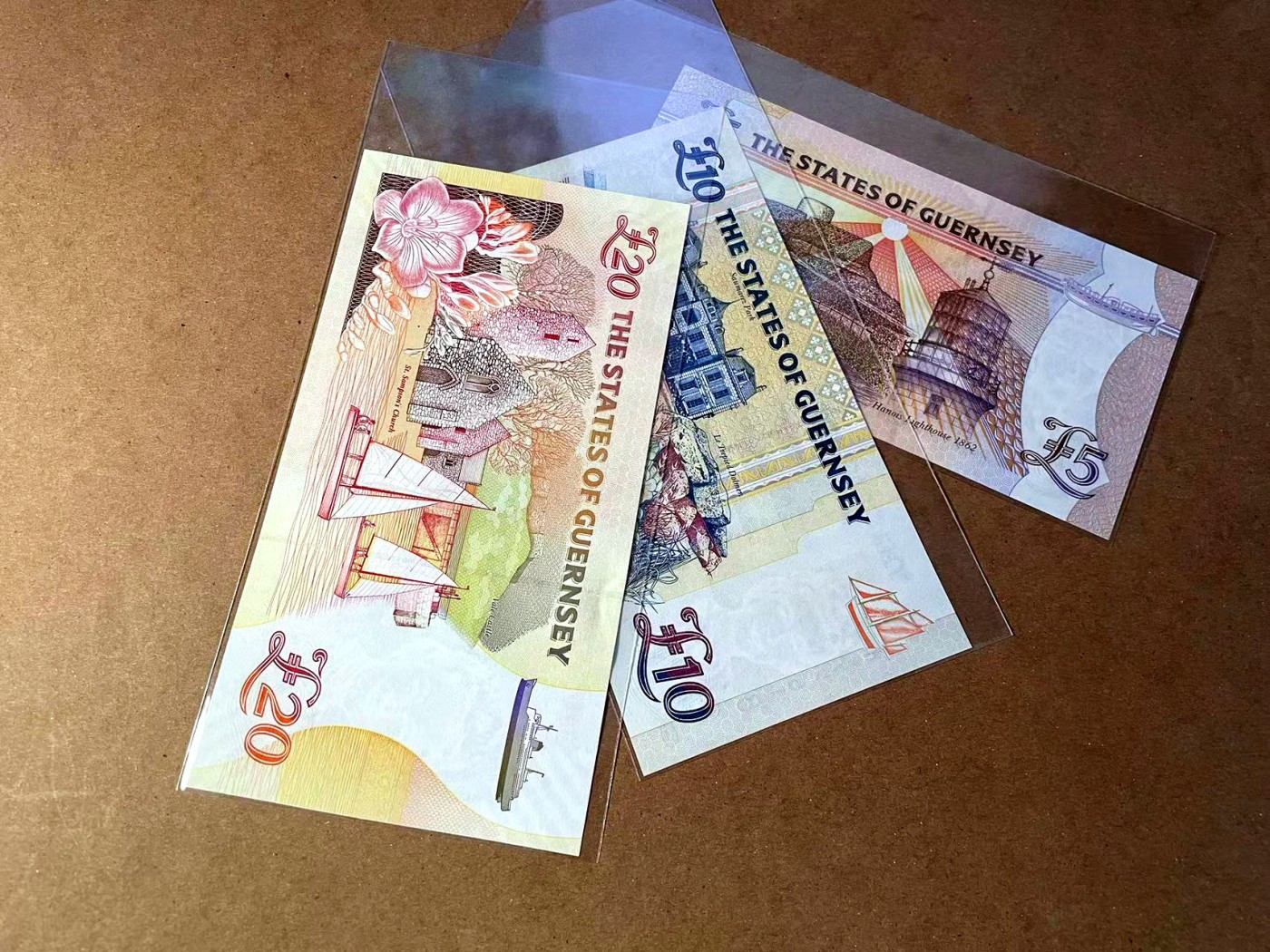 【Blue Auction】✨世界纸币精拍第445期【精】 【一组3张均无47 包含616小号】根西 5-20镑一组 女王 全新UNC