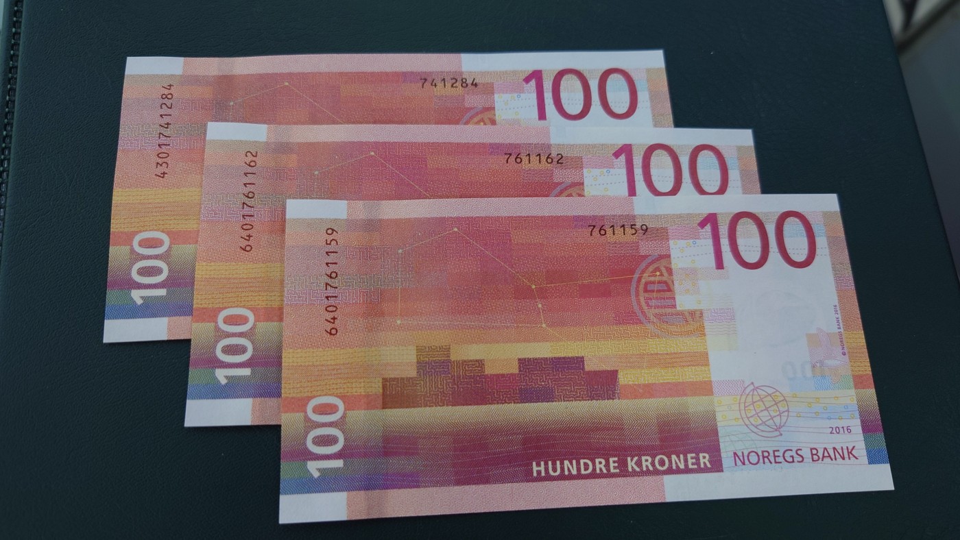 【世界钱币】精选微拍第96期暨2024年第七期 年度惊喜让利回馈 真正超低价起拍 2016年挪威100克朗 如图三张为一件一起拍 全新绝品