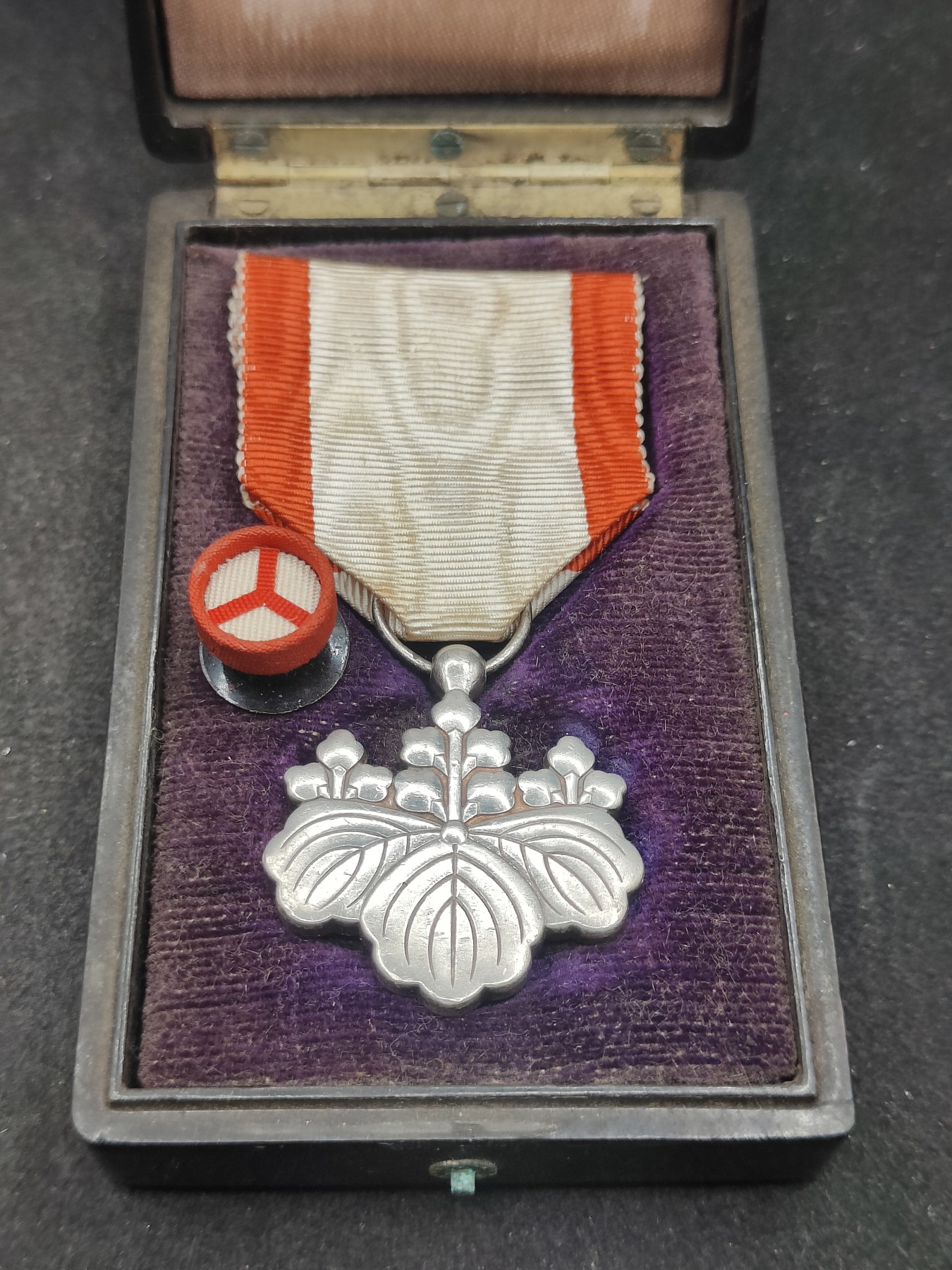 全场0元起拍 第139期 咸鱼国勋章拍卖专场 3月17日（周日）下午6：00开始 美品日本战时八等白叶章银制带盒略