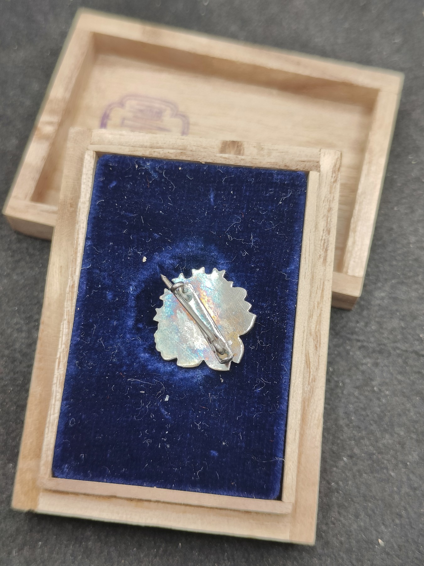 全场0元起拍 第139期 咸鱼国勋章拍卖专场 3月17日（周日）下午6：00开始 日本菊水纹 日本忠勇显彰会徽章 银制