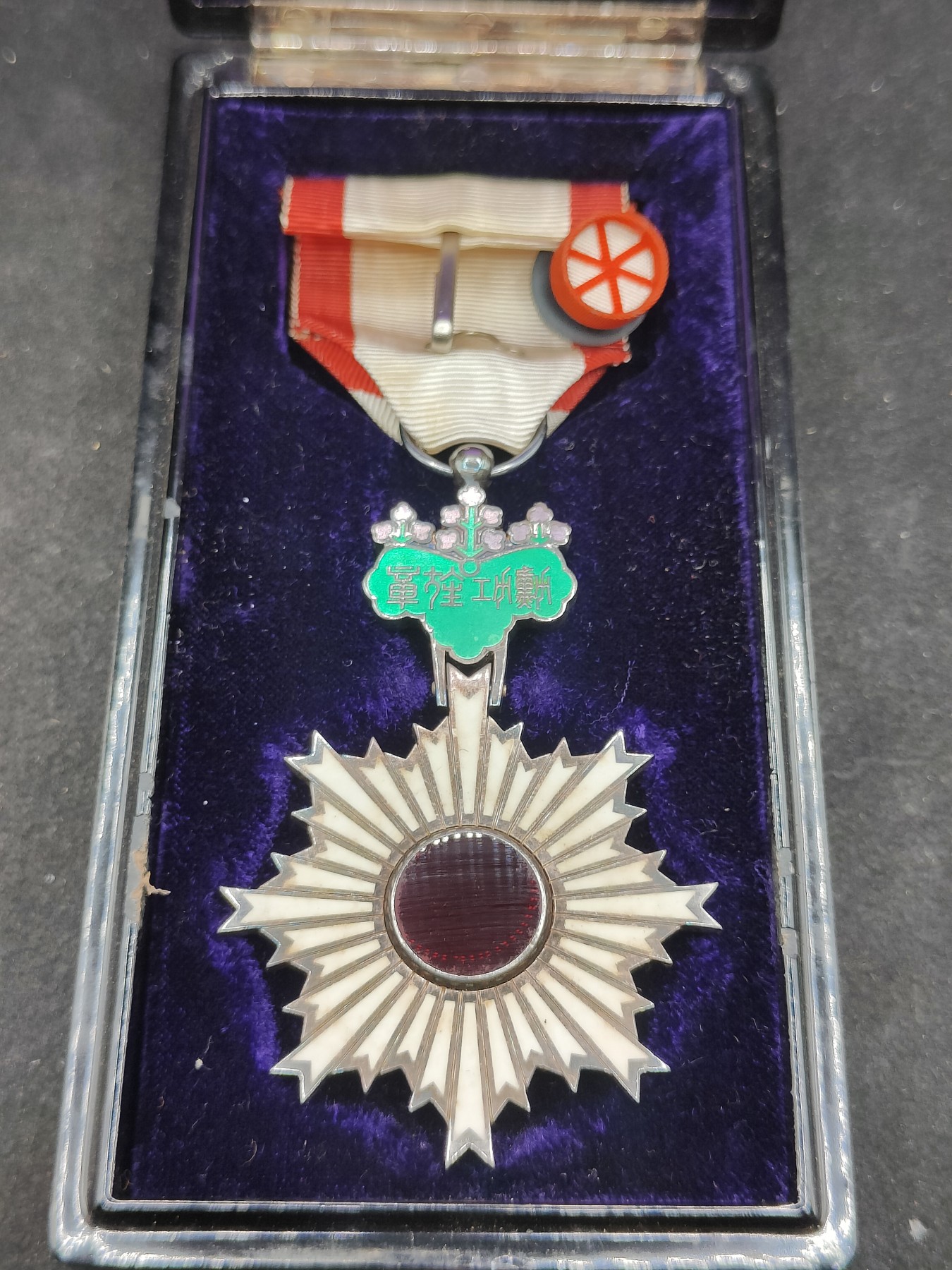 全场0元起拍 第139期 咸鱼国勋章拍卖专场 3月17日（周日）下午6：00开始 美品 日本六等旭日章 银制带盒略