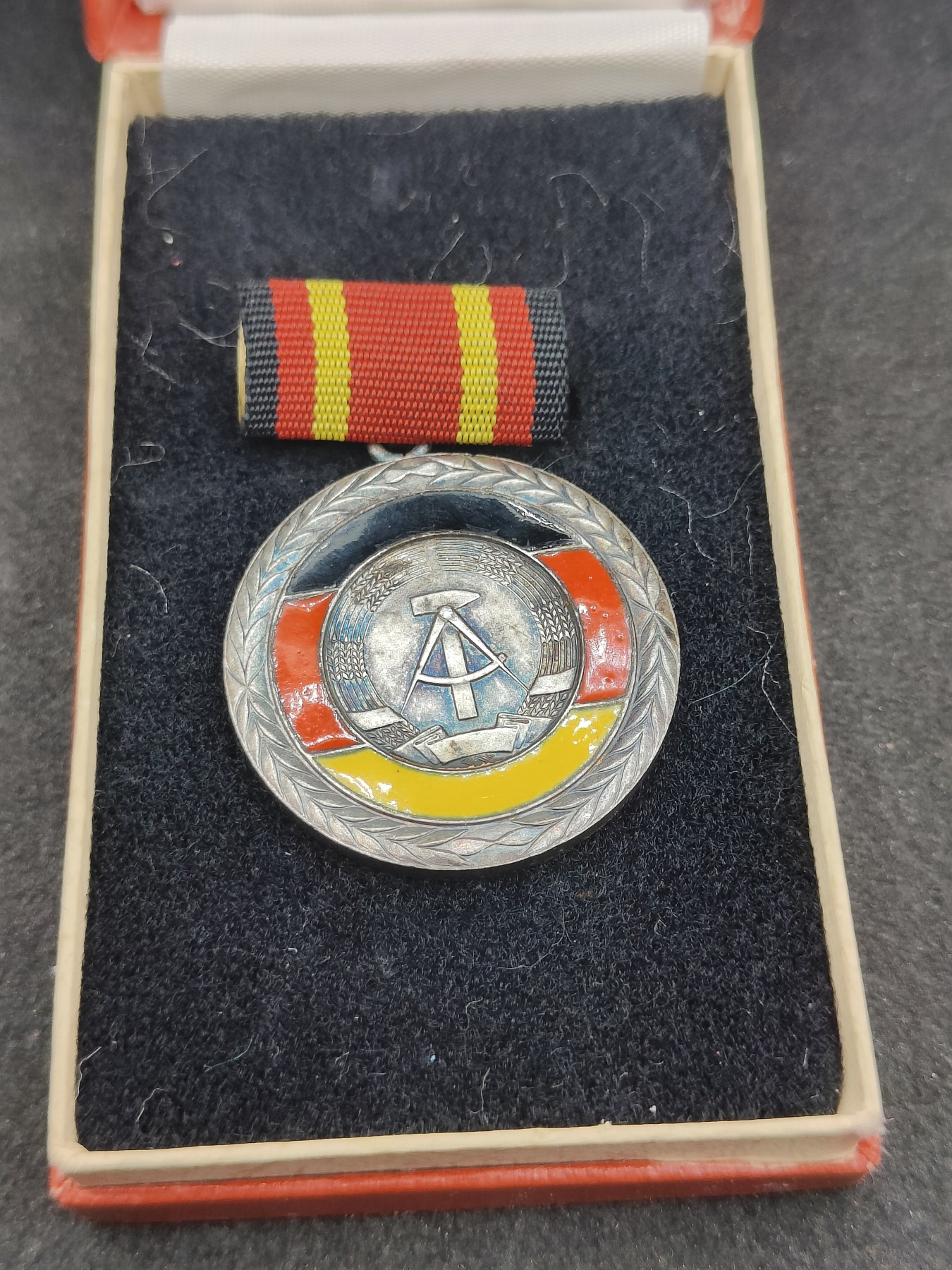 全场0元起拍 第139期 咸鱼国勋章拍卖专场 3月17日（周日）下午6：00开始 东德 第一版珐琅镀银 意志民主民主共和国功绩奖章