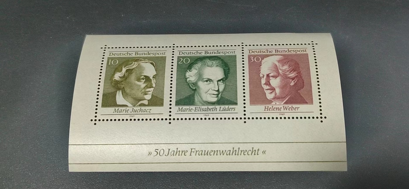 周日精品拍场 德国邮票小版票2张，图一是1969年联邦德国西德妇女享有选举权小版票，图二是1978年诺贝尔文学奖得主小型张，品相如图