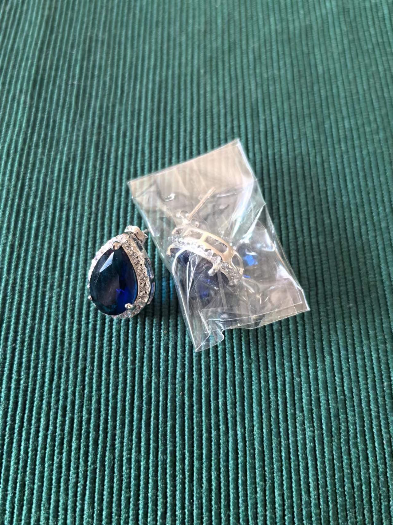 外国币章第二十二期（一分钟快速结束） 银耳钉一对，新品未用