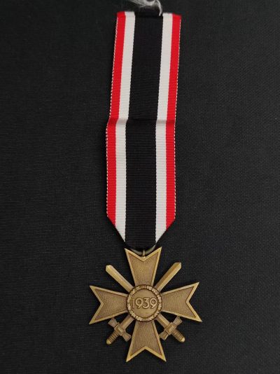 老王徽章第三十一期 - 57版德三 二级战功十字勋章.绶带非常长