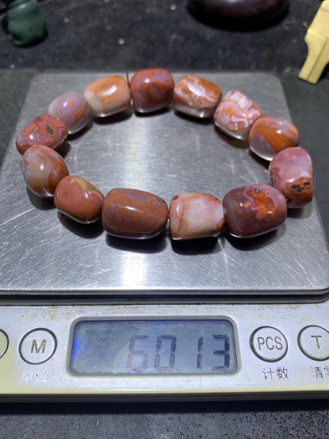川料南红玛瑙原皮随形手串一条