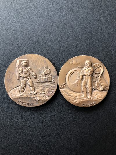 勋爵徽章专场十五期 - 【2号】苏联大铜章 航天纪念章 加加林 阿姆斯特朗 2枚