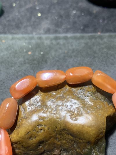 川料南红玛瑙冰飘柿子红石榴籽形单圈手串一条， 川料南红玛瑙冰飘柿子红石榴籽形单圈手串一条，