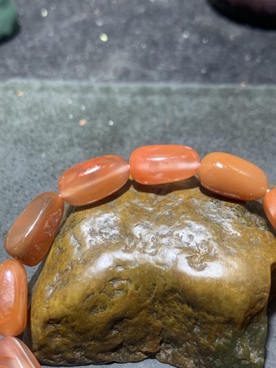 川料南红玛瑙冰飘柿子红石榴籽形单圈手串一条， 川料南红玛瑙冰飘柿子红石榴籽形单圈手串一条，