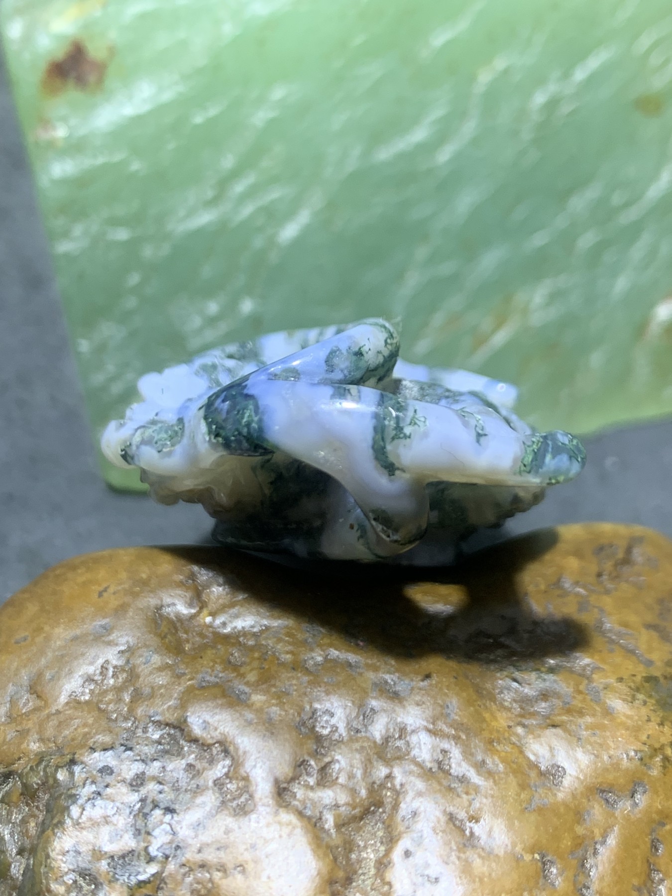 天然高玉化水草玛瑙雕刻苦瓜吊坠一个，