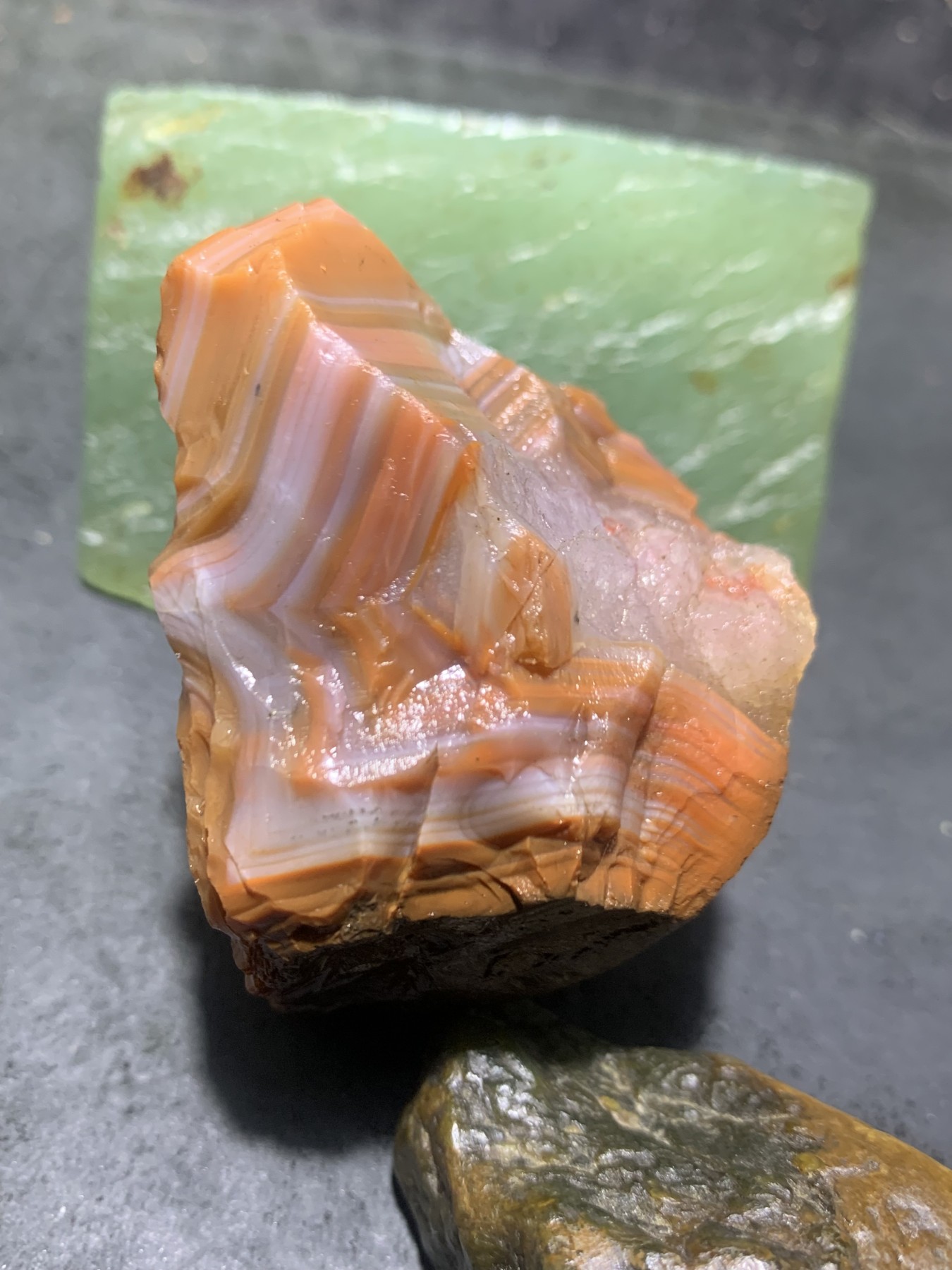 精美铁皮大开口冰飘料南红玛瑙原石一颗，