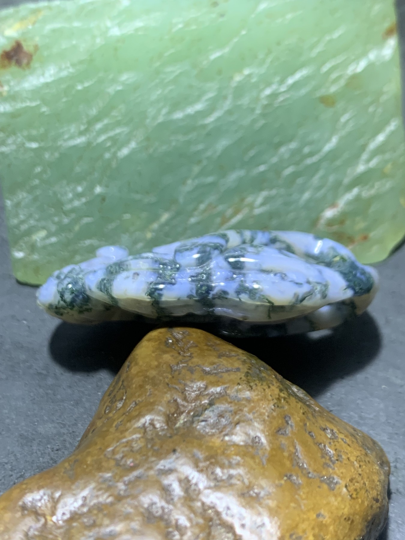 天然高玉化水草玛瑙雕刻苦瓜吊坠一个，