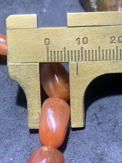 川料南红玛瑙冰飘柿子红石榴籽形单圈手串一条， 川料南红玛瑙冰飘柿子红石榴籽形单圈手串一条，