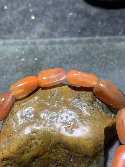 川料南红玛瑙冰飘柿子红石榴籽形单圈手串一条， 川料南红玛瑙冰飘柿子红石榴籽形单圈手串一条，