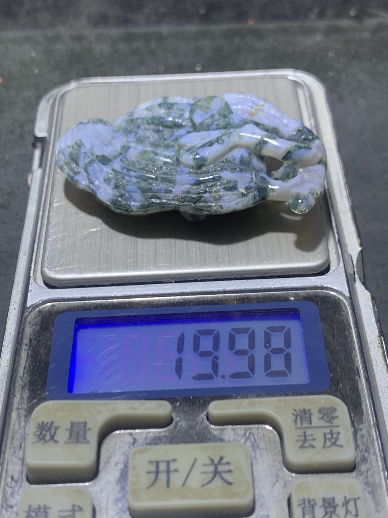 天然高玉化水草玛瑙雕刻苦瓜吊坠一个，