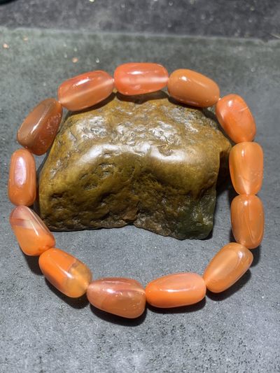 川料南红玛瑙冰飘柿子红石榴籽形单圈手串一条， 川料南红玛瑙冰飘柿子红石榴籽形单圈手串一条，