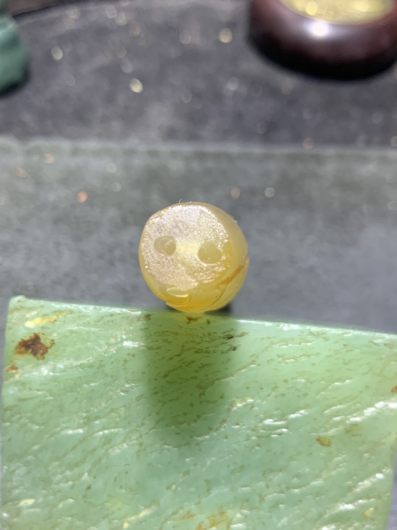 精美亚光高玉化巴西玛瑙手工俏色巧雕蝙蝠钱币随形大吊坠（把件）一个！