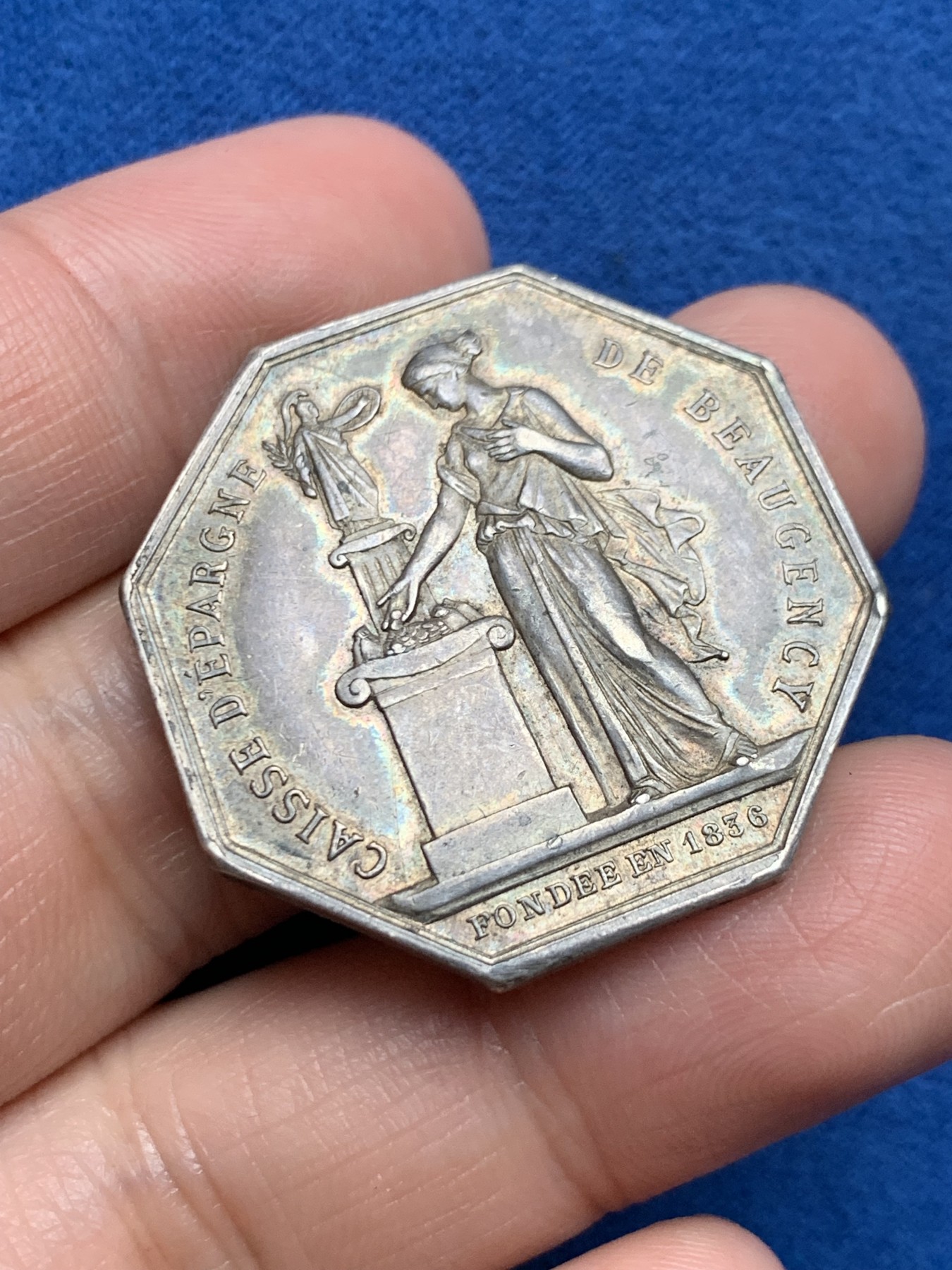 《竞宝斋》第250场-周日，周一 ，周二3场连拍 (全场包邮) 法国博让西储蓄银行八角银质代币，16.58g，34mm，丰饶角边铭