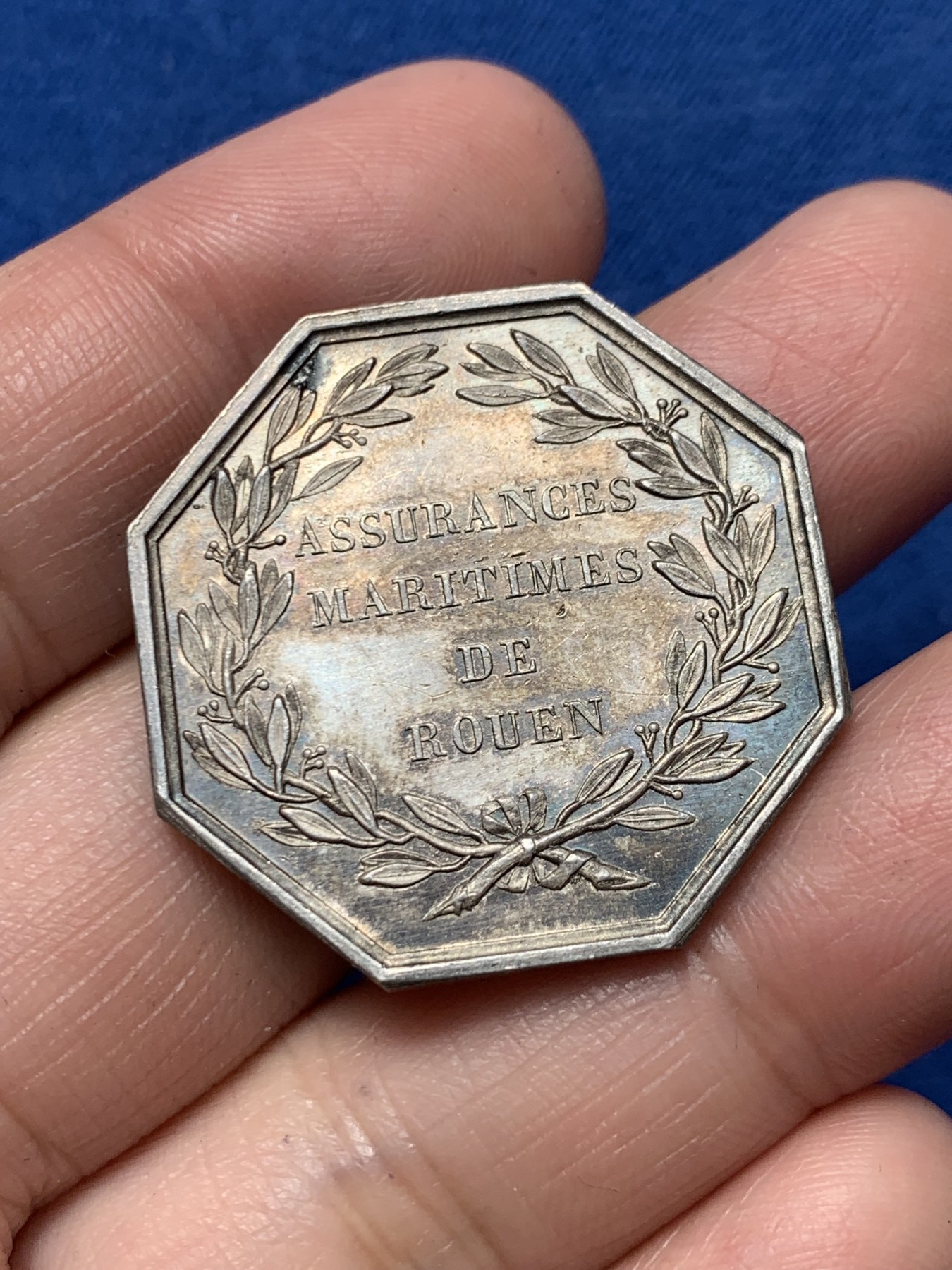 《竞宝斋》第250场-周日，周一 ，周二3场连拍 (全场包邮) 法国鲁昂海上保险公司八角银章，16.02g，32.3mm，早期无边铭