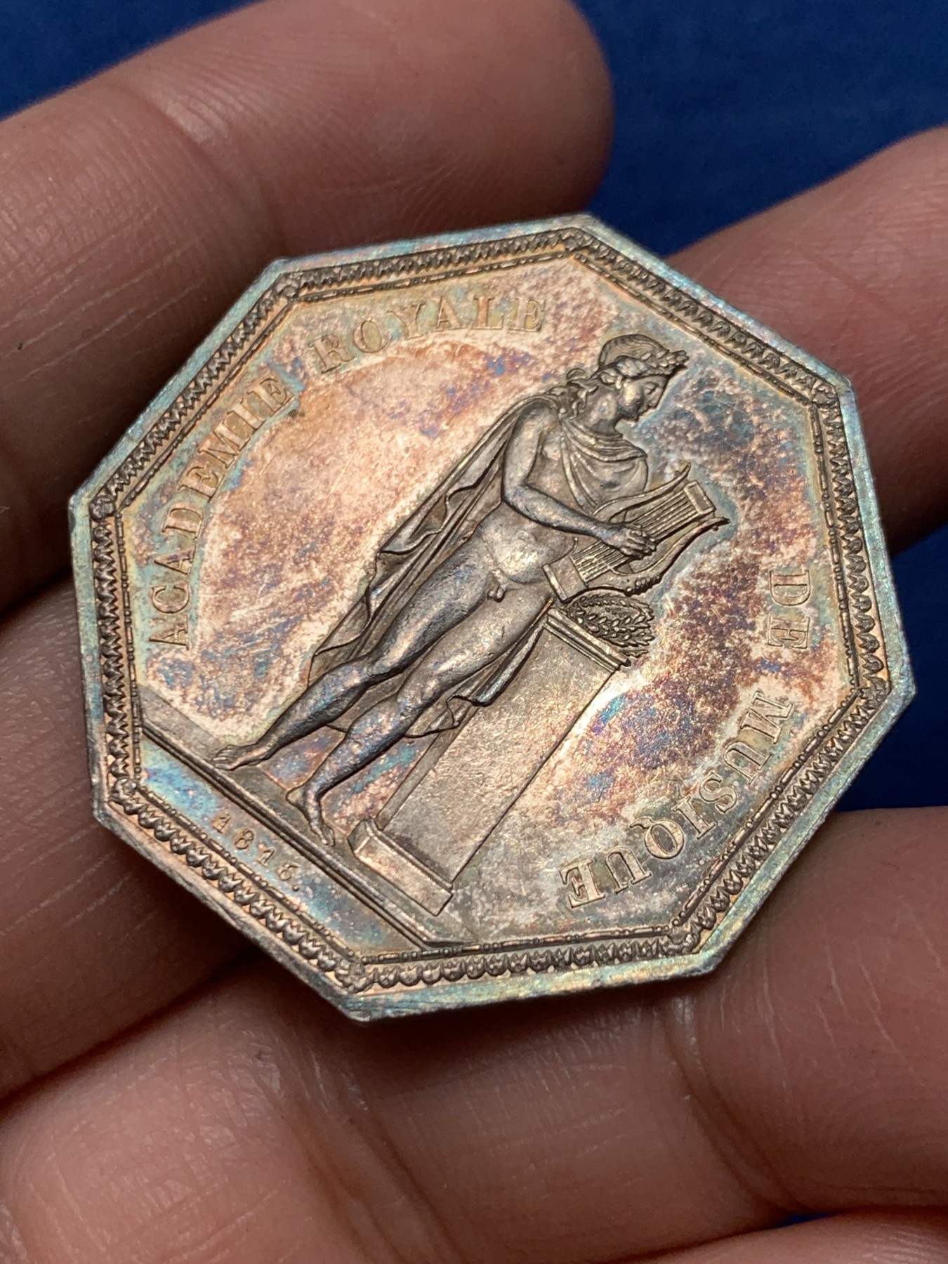 《竞宝斋》第250场-周日，周一 ，周二3场连拍 (全场包邮) 法国1816年路易十八皇家音乐学院八角银代币，15.90g，34.6mm，早期无边铭