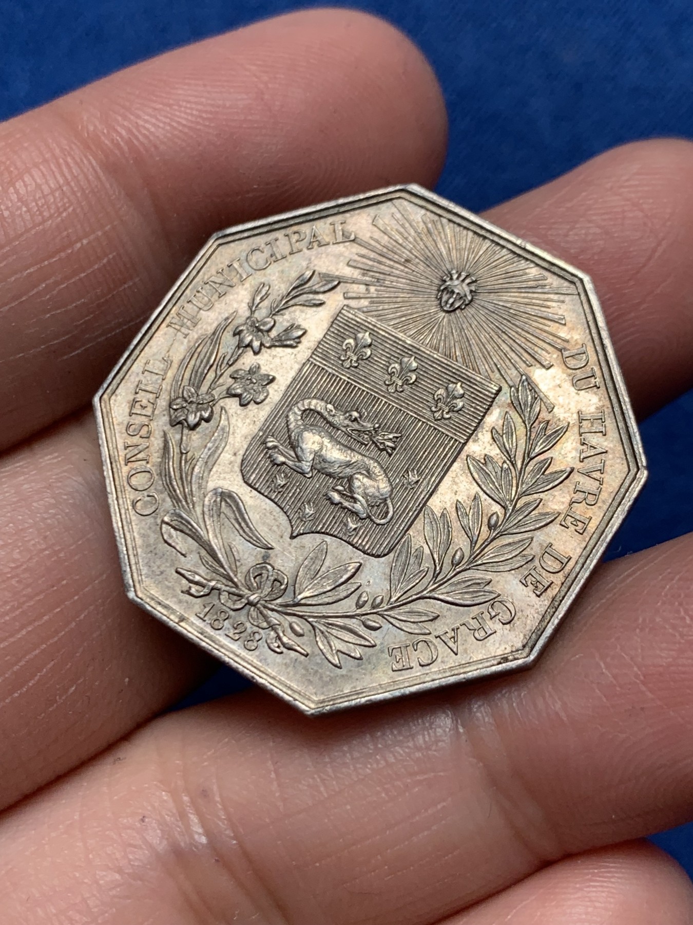 《竞宝斋》第250场-周日，周一 ，周二3场连拍 (全场包邮) 法国勒阿弗尔地区市政委员会八角银质代币，14g，31.8mm，早期无边铭