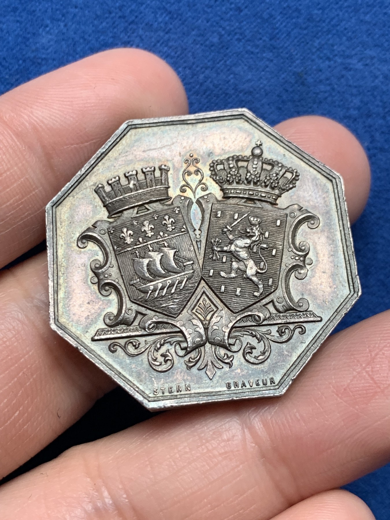 《竞宝斋》第250场-周日，周一 ，周二3场连拍 (全场包邮) 法国巴黎-荷兰银行八角银章，21.77g，36.3mm，蜜蜂边铭（1860-1879年）