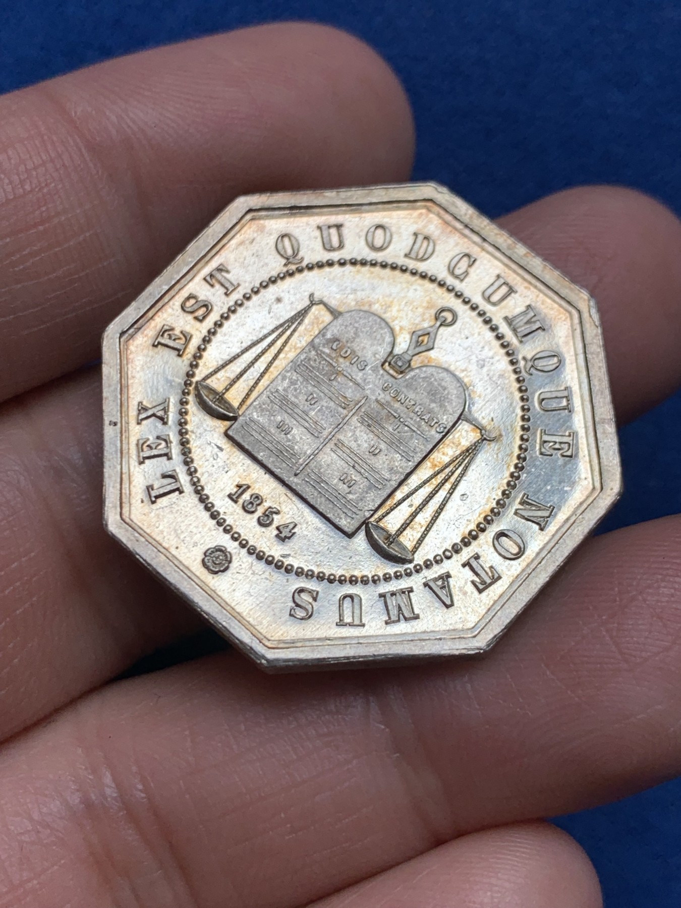 《竞宝斋》第250场-周日，周一 ，周二3场连拍 (全场包邮) 法国八角银质代币，亚眠公证人，15.15g，31.8mm，丰饶角边铭