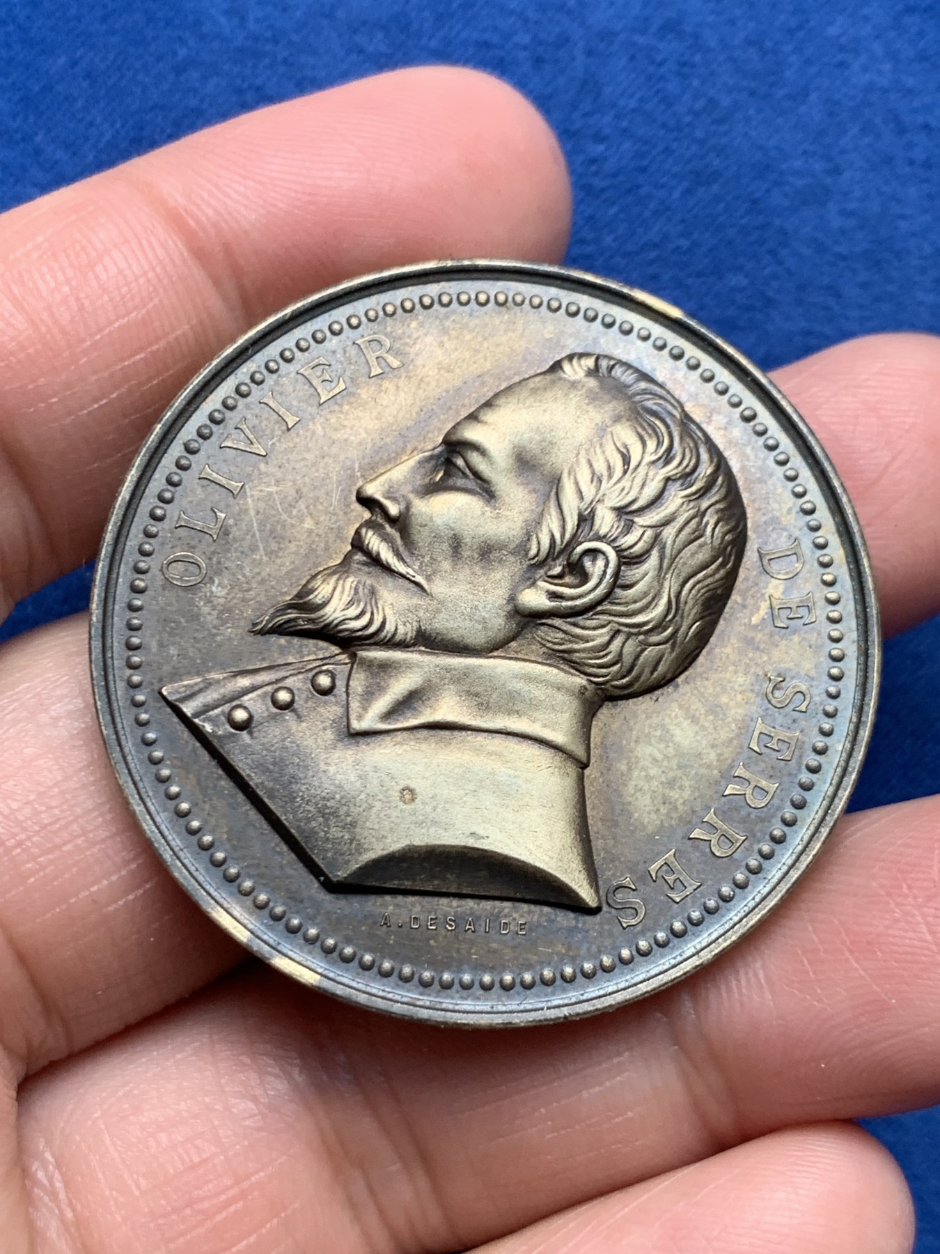 《竞宝斋》第250场-周日，周一 ，周二3场连拍 (全场包邮) 法国第三共和国农业协会镀金银章，法国17世纪《农业理论》作者奥利维尔·德塞雷斯，37.29g，41.8m，丰饶角边铭