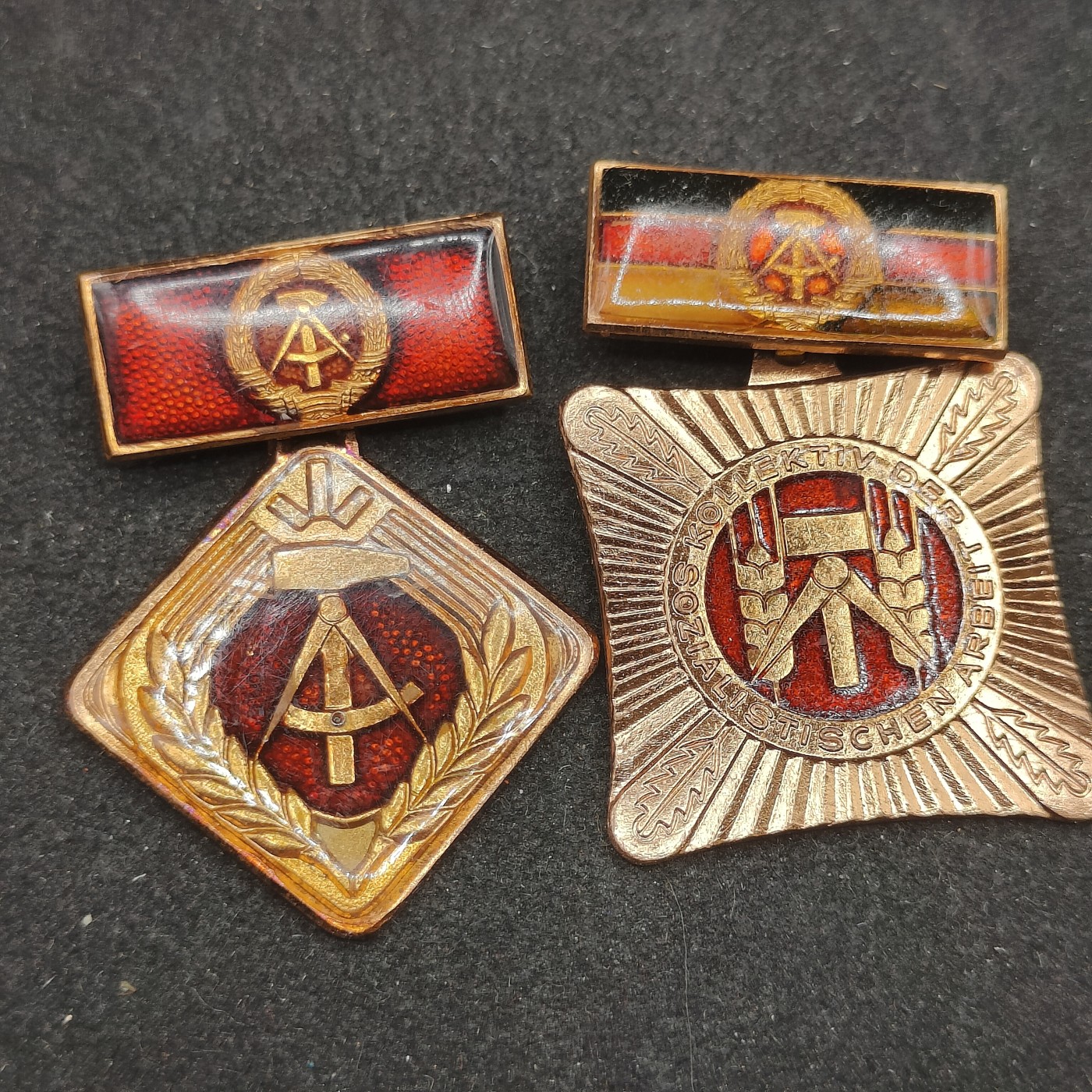 全场0元起拍 第140期 咸鱼国勋章拍卖专场 3月20日（周三）下午6：00开始 东德劳动奖章两个