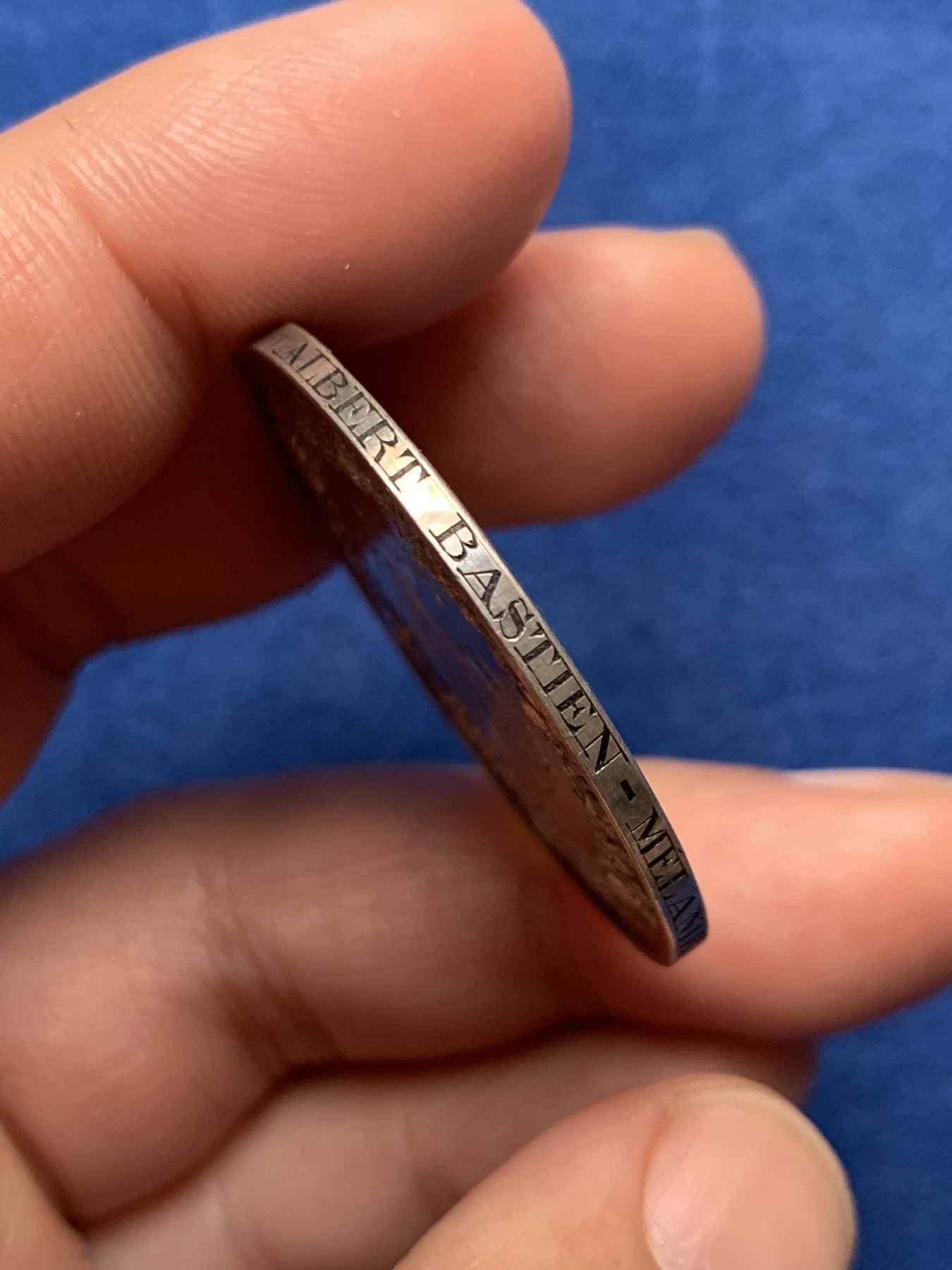 《竞宝斋》第250场-周日，周一 ，周二3场连拍 (全场包邮) 法国1883年结婚纪念银章，20.60g，37mm，丰饶角边铭