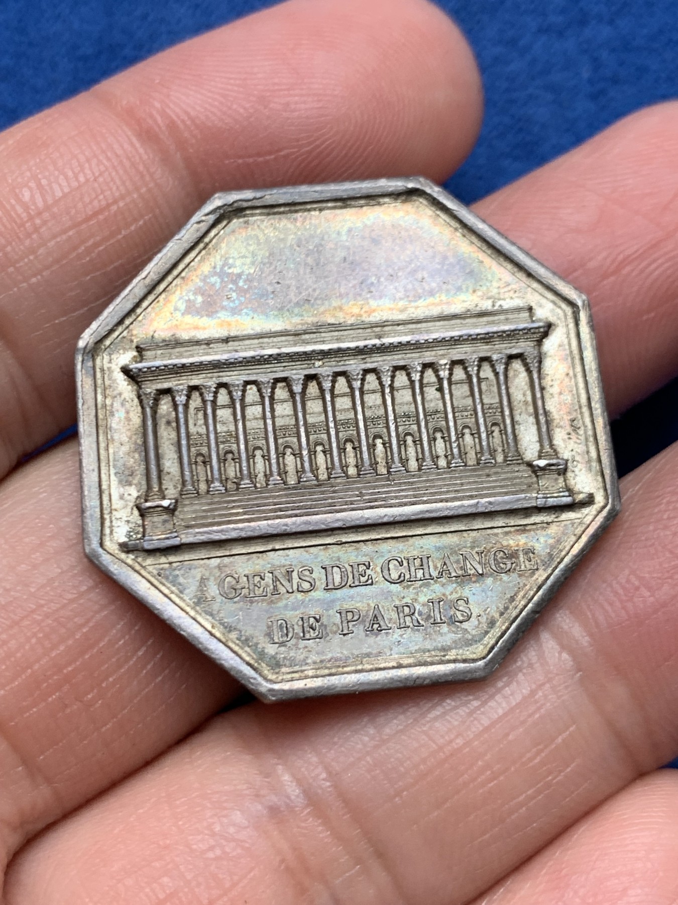 《竞宝斋》第250场-周日，周一 ，周二3场连拍 (全场包邮) 法国1814年路易十八 巴黎证券交易所 八角银代币，重15.86克，对边直径32.7毫米，早期无边铭