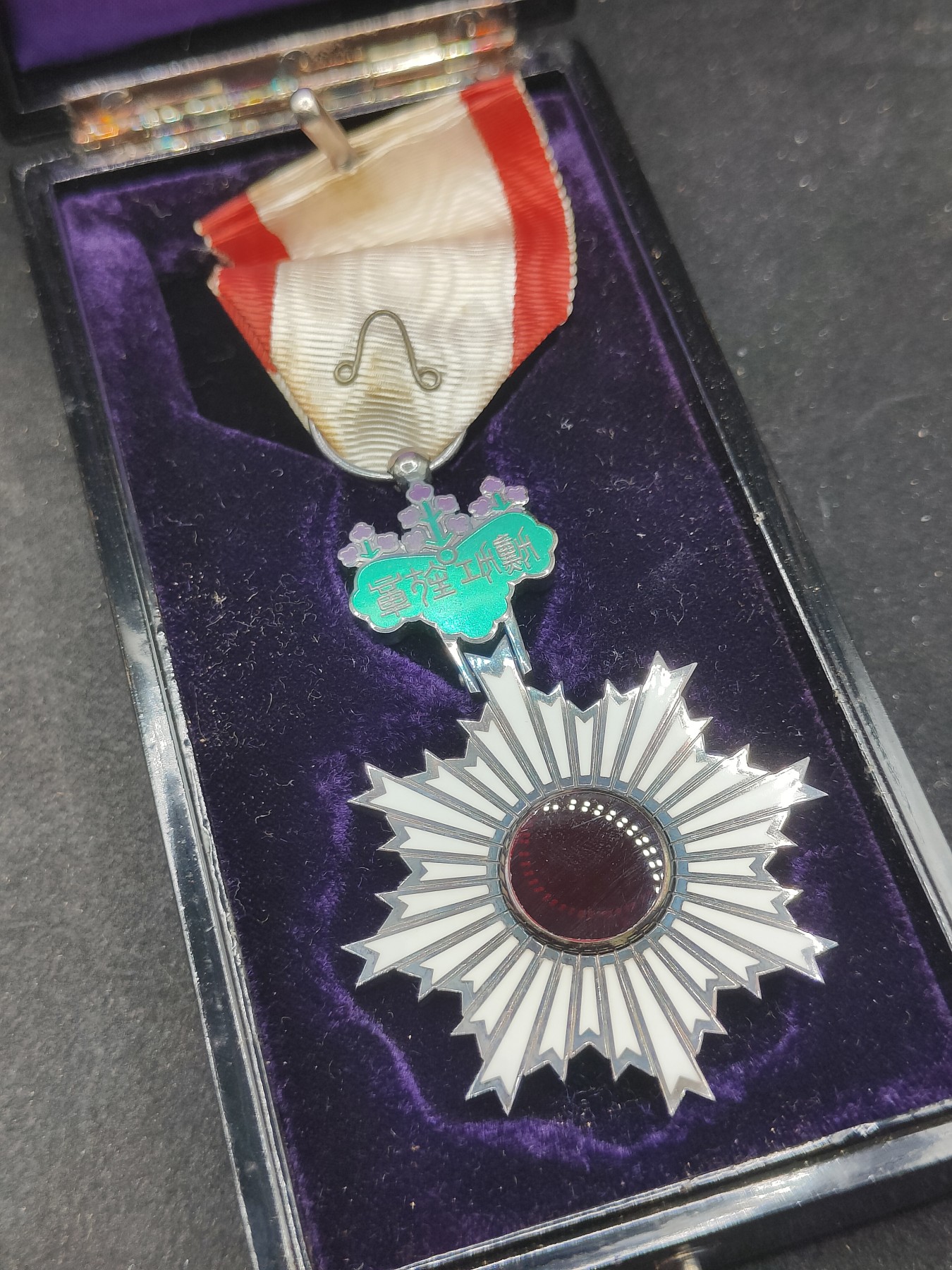 全场0元起拍 第140期 咸鱼国勋章拍卖专场 3月20日（周三）下午6：00开始 美品 日本六等旭日章银制带盒