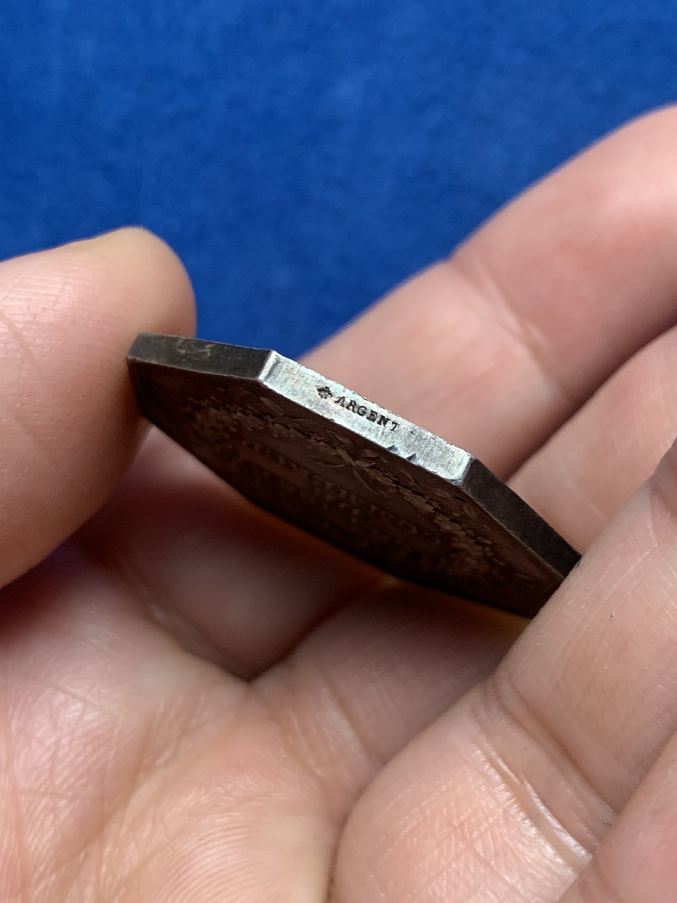 《竞宝斋》第250场-周日，周一 ，周二3场连拍 (全场包邮) 法国 里昂商会 银质八角代币 1860-1879蜜蜂边铭 16.5克 对边直径31.7毫米