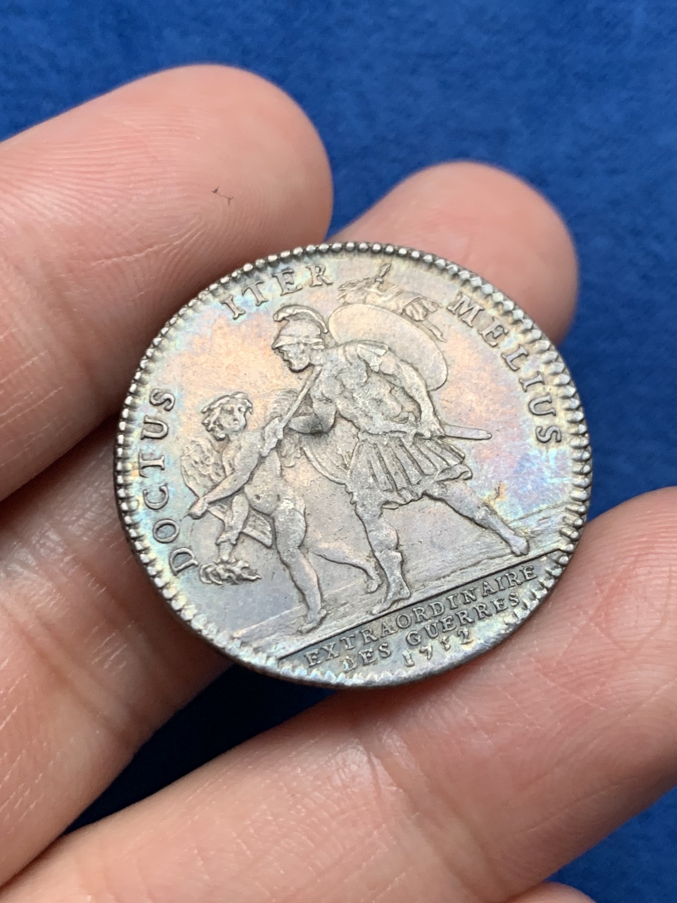 《竞宝斋》第250场-周日，周一 ，周二3场连拍 (全场包邮) 法国1752年非凡战争代用银币，用于所有一次性战役和军队的资金，而不是普通战争，7.10g，28.6mm