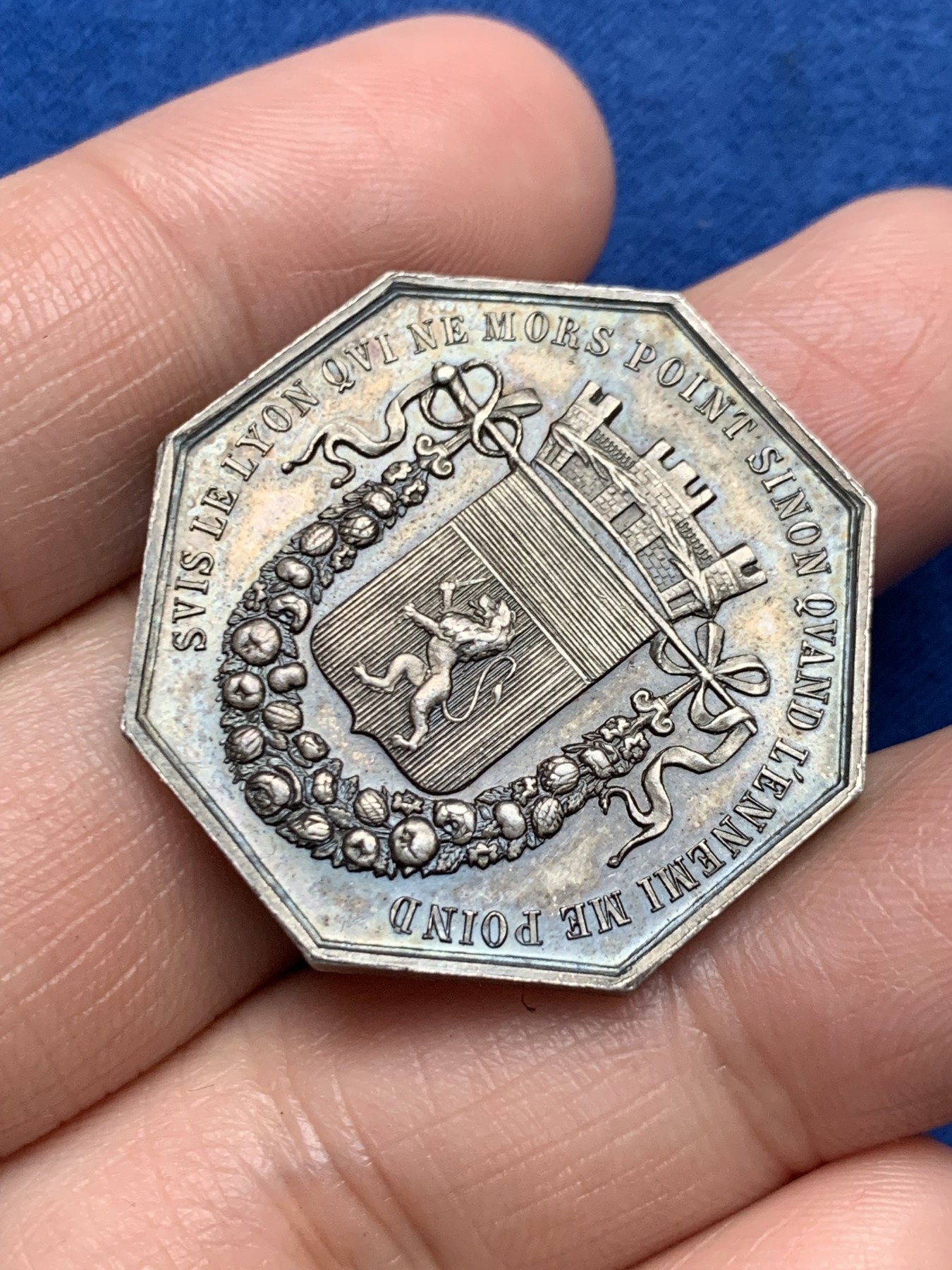 《竞宝斋》第250场-周日，周一 ，周二3场连拍 (全场包邮) 法国 里昂商会 银质八角代币 1860-1879蜜蜂边铭 16.5克 对边直径31.7毫米