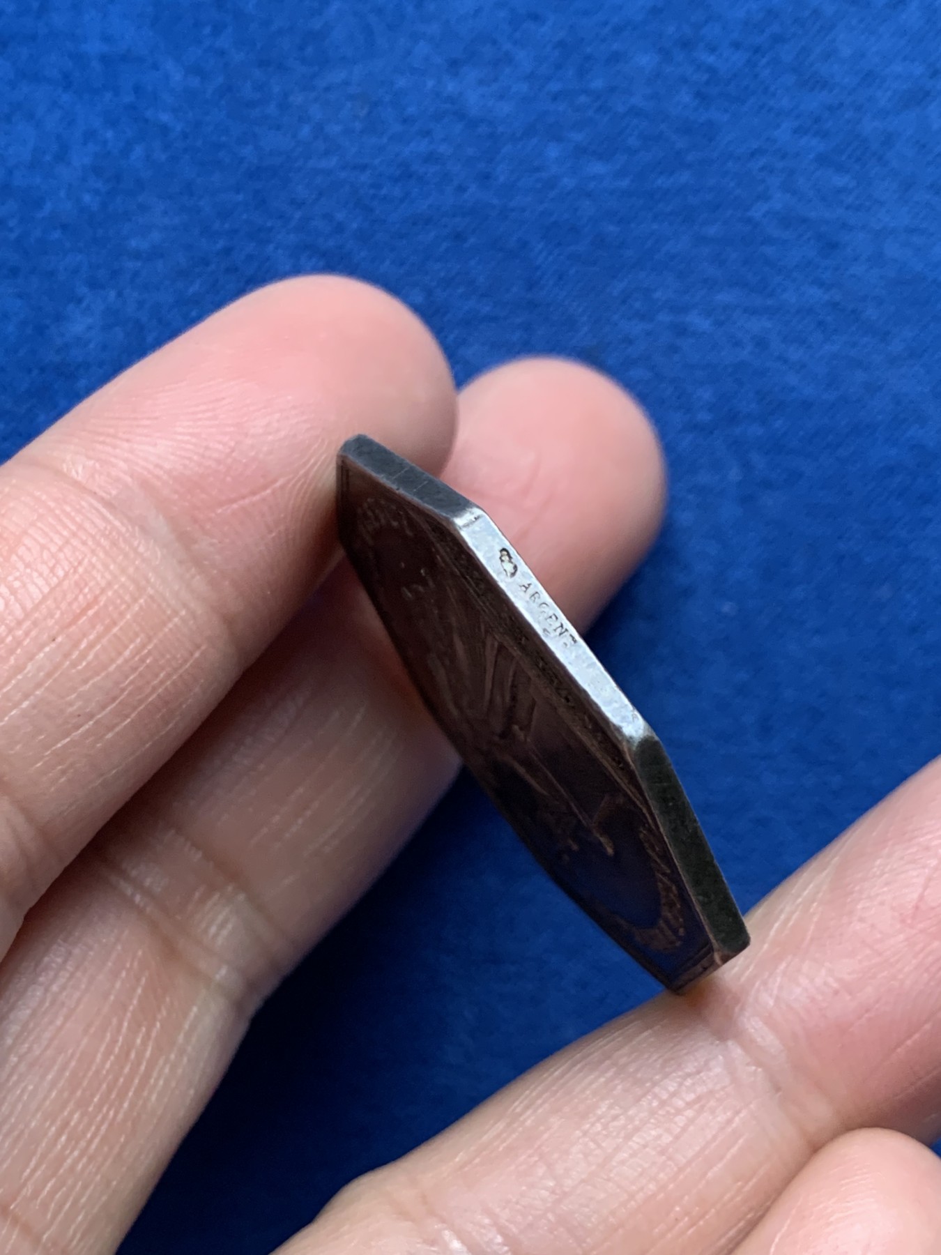 《竞宝斋》第250场-周日，周一 ，周二3场连拍 (全场包邮) 法国博让西储蓄银行八角银质代币，16.58g，34mm，丰饶角边铭