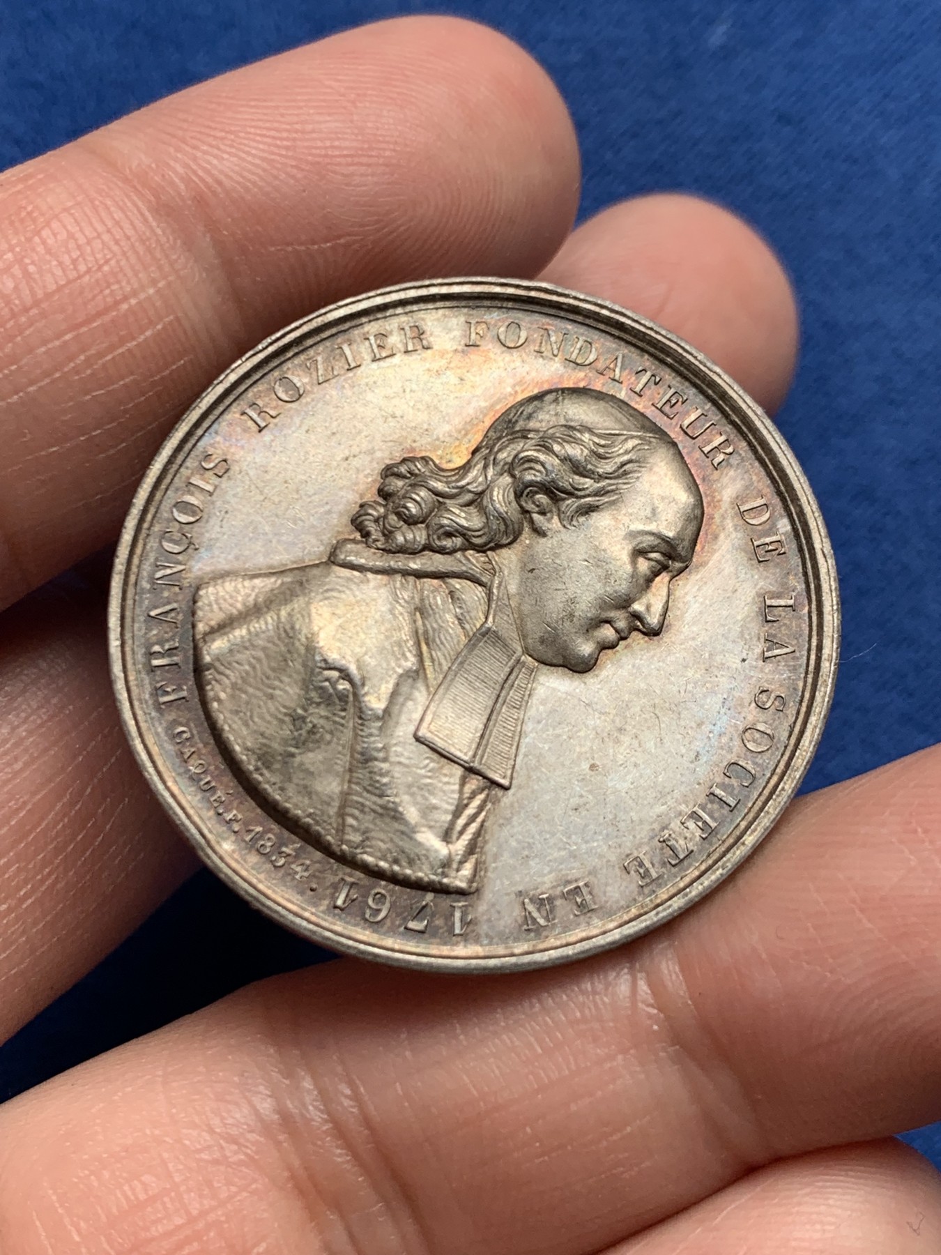 《竞宝斋》第250场-周日，周一 ，周二3场连拍 (全场包邮) 法国1834年里昂农园渔猎协会和自然历史协会银质jeton，化学家让-弗朗索瓦·罗齐尔，14.12g，35mm，手指边铭