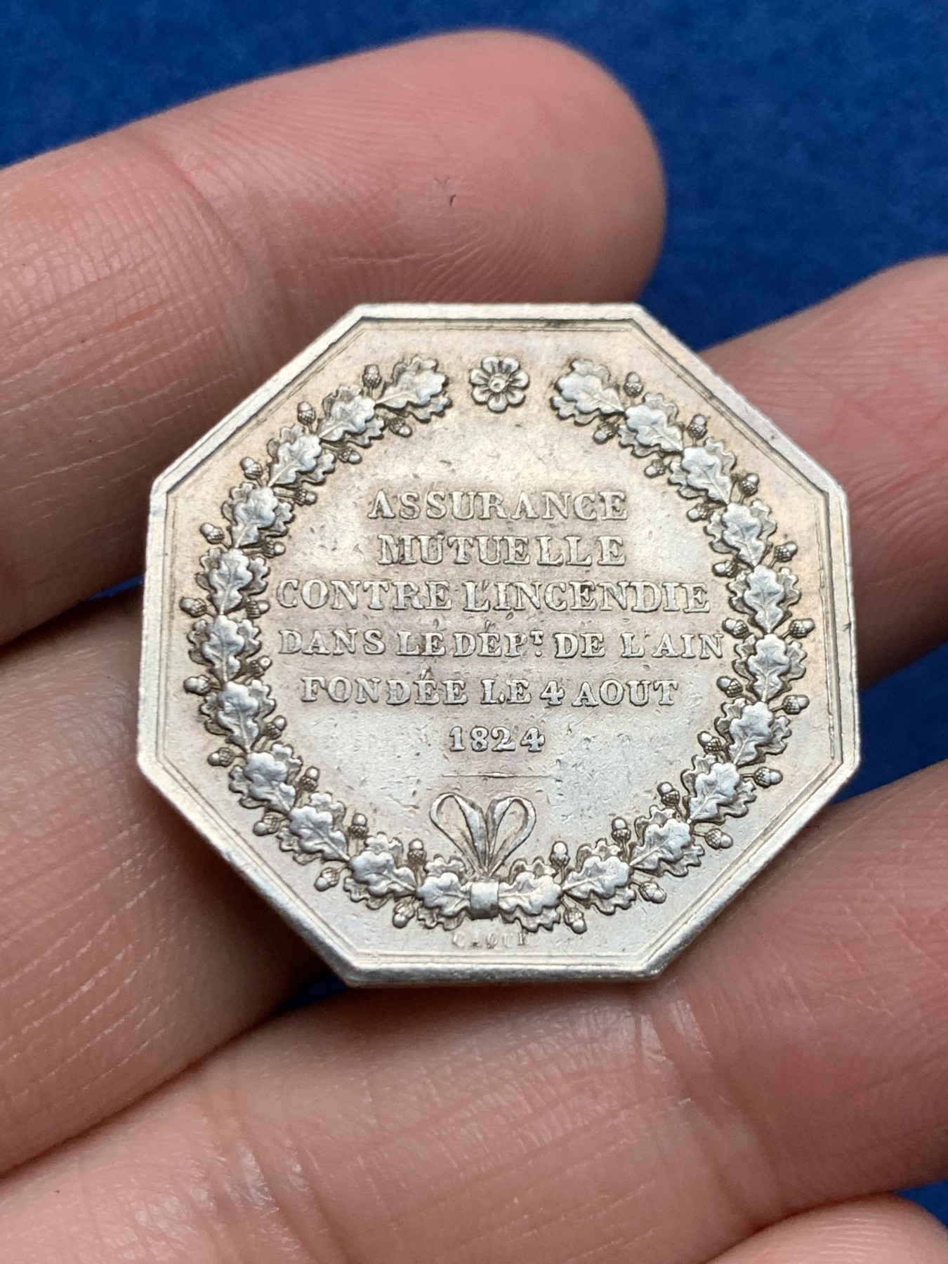 《竞宝斋》第250场-周日，周一 ，周二3场连拍 (全场包邮) 法国艾因省火灾互助保险公司八角银质代币，12.31g，29.8mm，早期无边铭