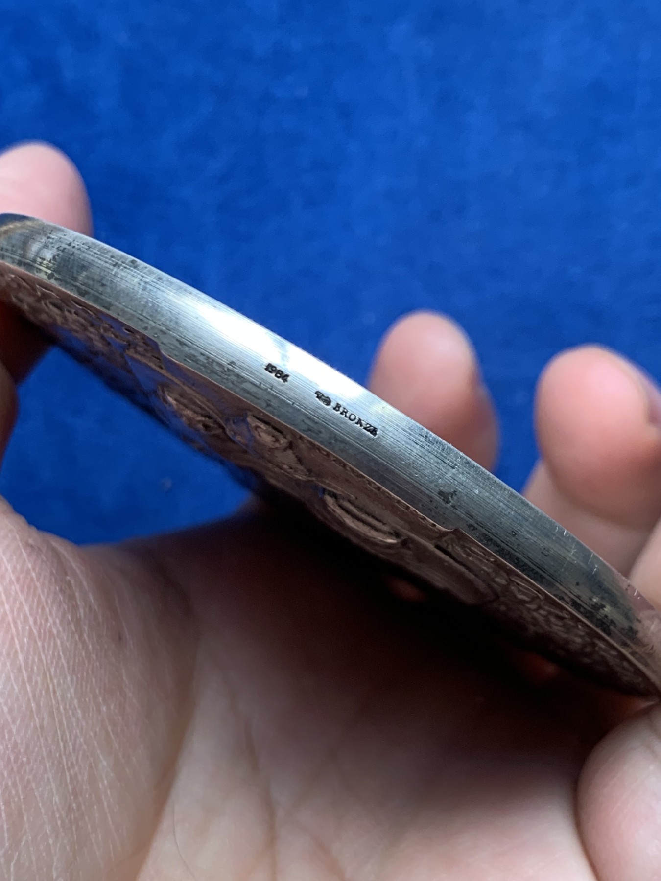 《竞宝斋》第250场-周日，周一 ，周二3场连拍 (全场包邮) 法国欧洲农业互助信贷银行镀银铜章，291.81g，82mm，丰饶角铜标边铭