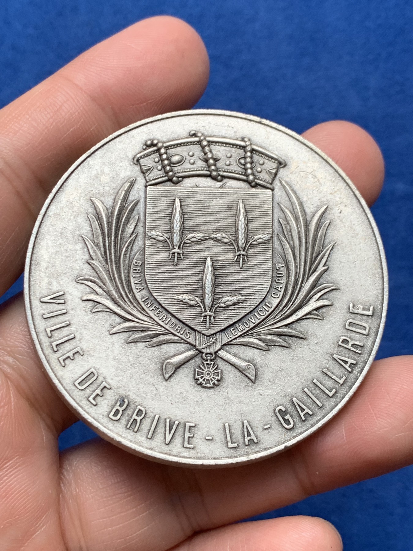 《竞宝斋》第250场-周日，周一 ，周二3场连拍 (全场包邮) 法国布里夫拉盖亚尔德市合金单面章，51.33g，55.2mm，无边铭