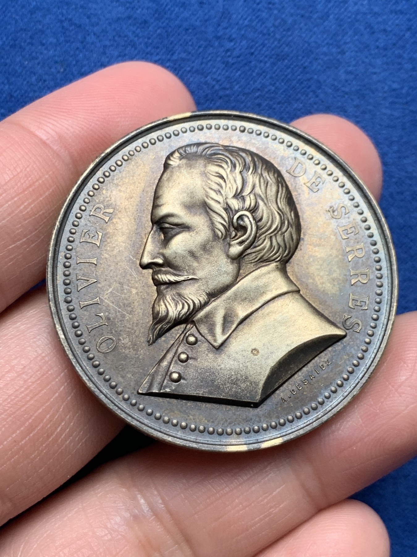 《竞宝斋》第250场-周日，周一 ，周二3场连拍 (全场包邮) 法国第三共和国农业协会镀金银章，法国17世纪《农业理论》作者奥利维尔·德塞雷斯，37.29g，41.8m，丰饶角边铭