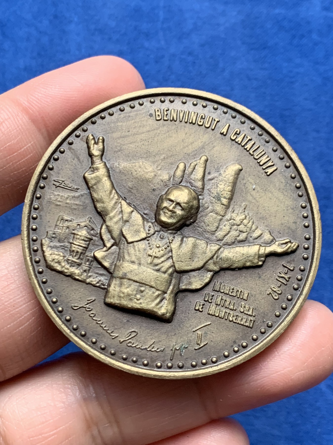 《竞宝斋》第250场-周日，周一 ，周二3场连拍 (全场包邮) 1982年欢迎教皇保罗二世来到加泰罗尼亚铜章，68.55g，51.3mm