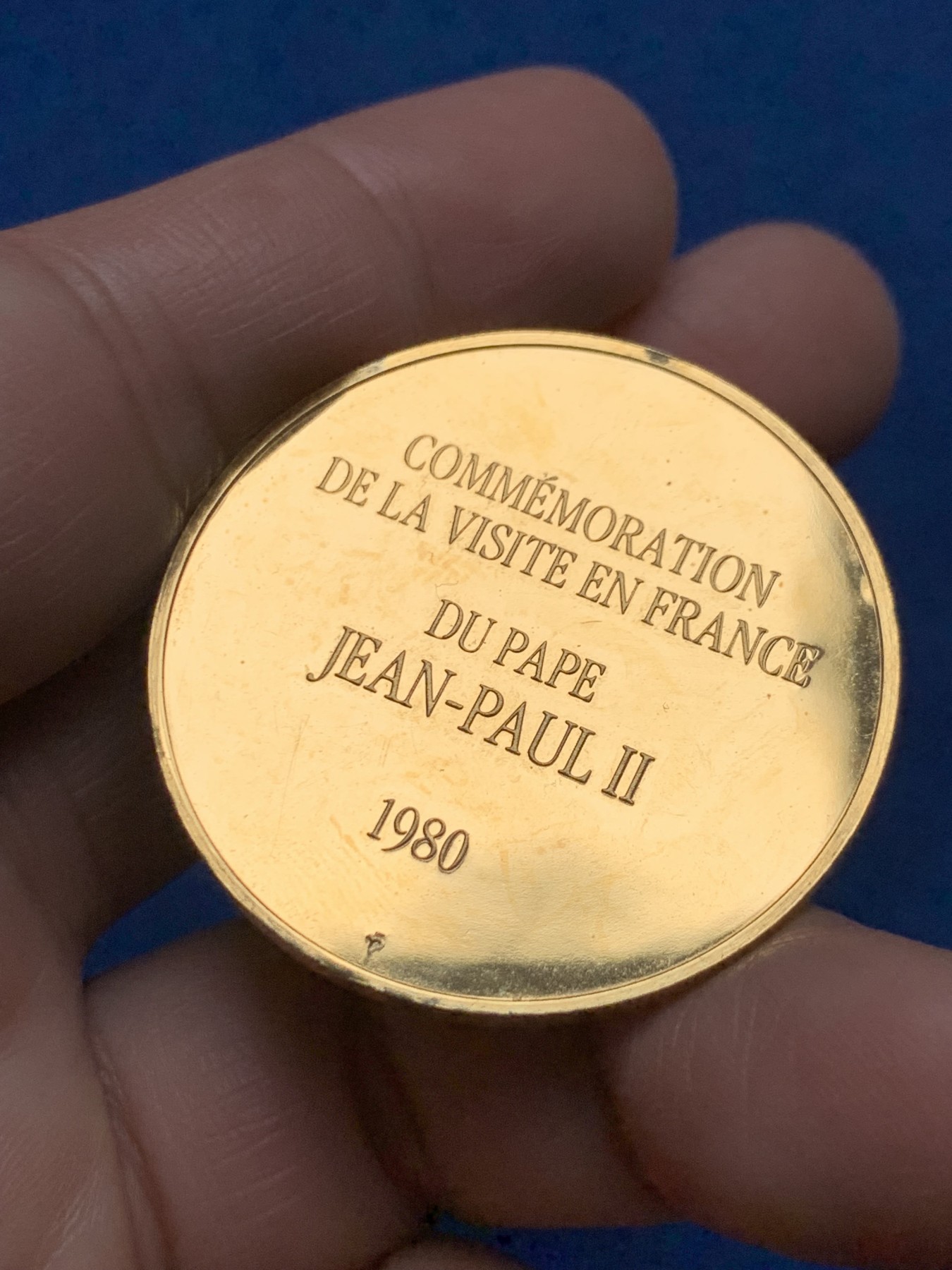 《竞宝斋》第250场-周日，周一 ，周二3场连拍 (全场包邮) 1980年教皇保罗二世访问法国纪念镀金银章，19.43g，38.6mm，含银0.800