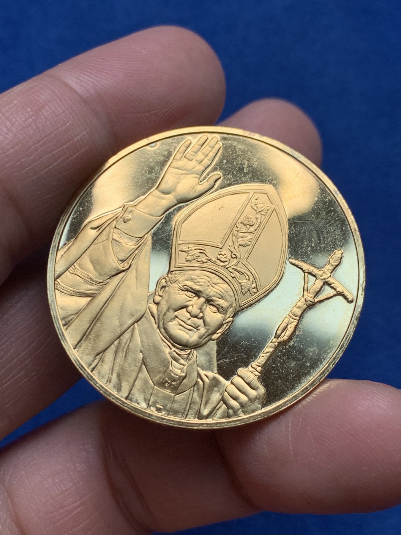 《竞宝斋》第250场-周日，周一 ，周二3场连拍 (全场包邮) 1980年教皇保罗二世访问法国纪念镀金银章，19.43g，38.6mm，含银0.800