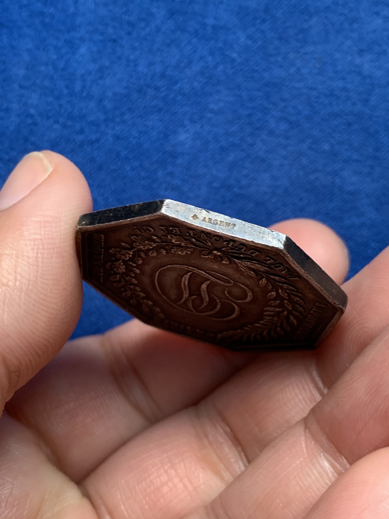 《竞宝斋》第250场-周日，周一 ，周二3场连拍 (全场包邮) 法国八角代用银币，保罗杜邦书店，头像分别是德国的古滕堡与塞内费尔德，两人分别发明活字和光刻印刷术，19.10g，35mm，蜜蜂边铭