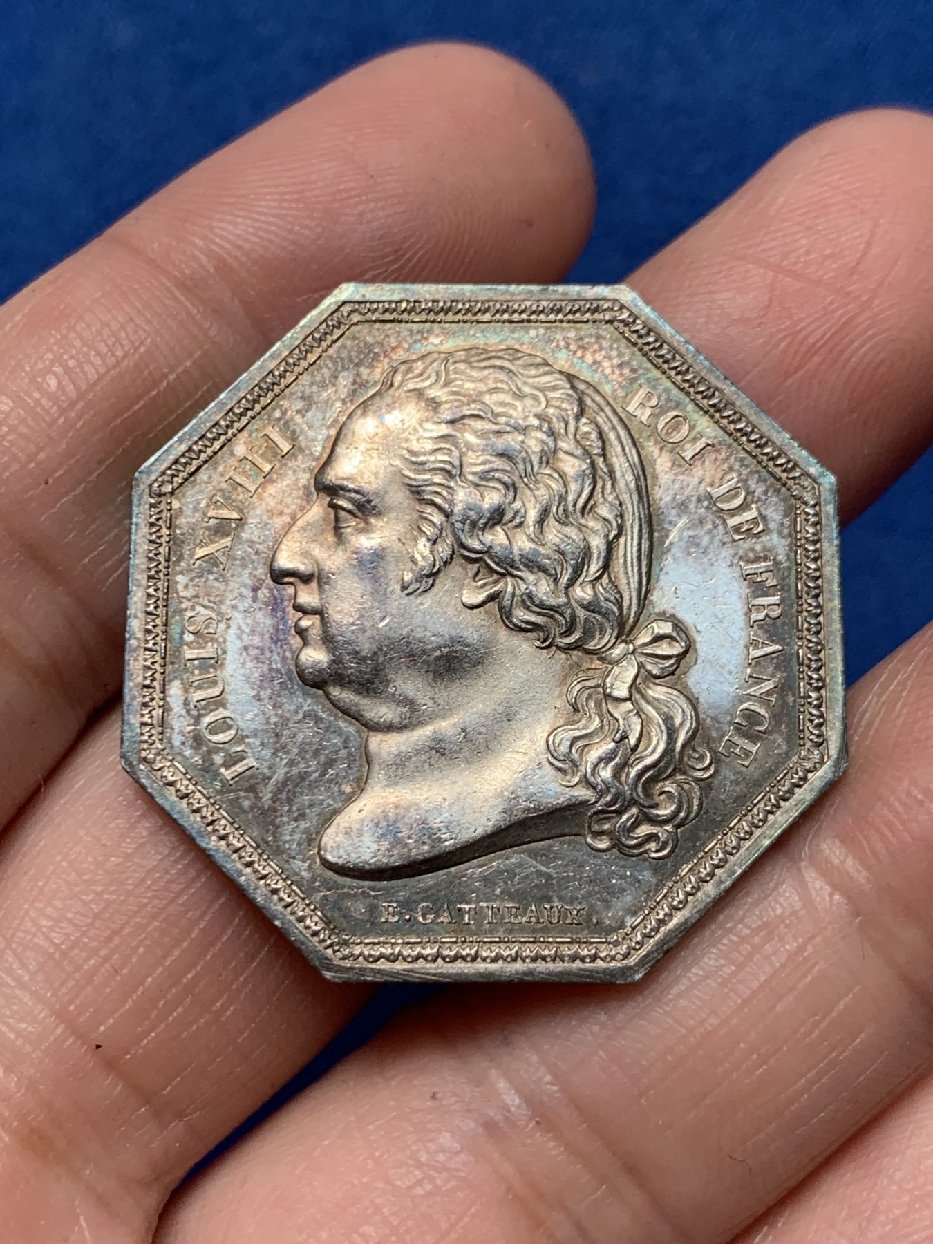 《竞宝斋》第250场-周日，周一 ，周二3场连拍 (全场包邮) 法国1816年路易十八皇家音乐学院八角银代币，15.90g，34.6mm，早期无边铭