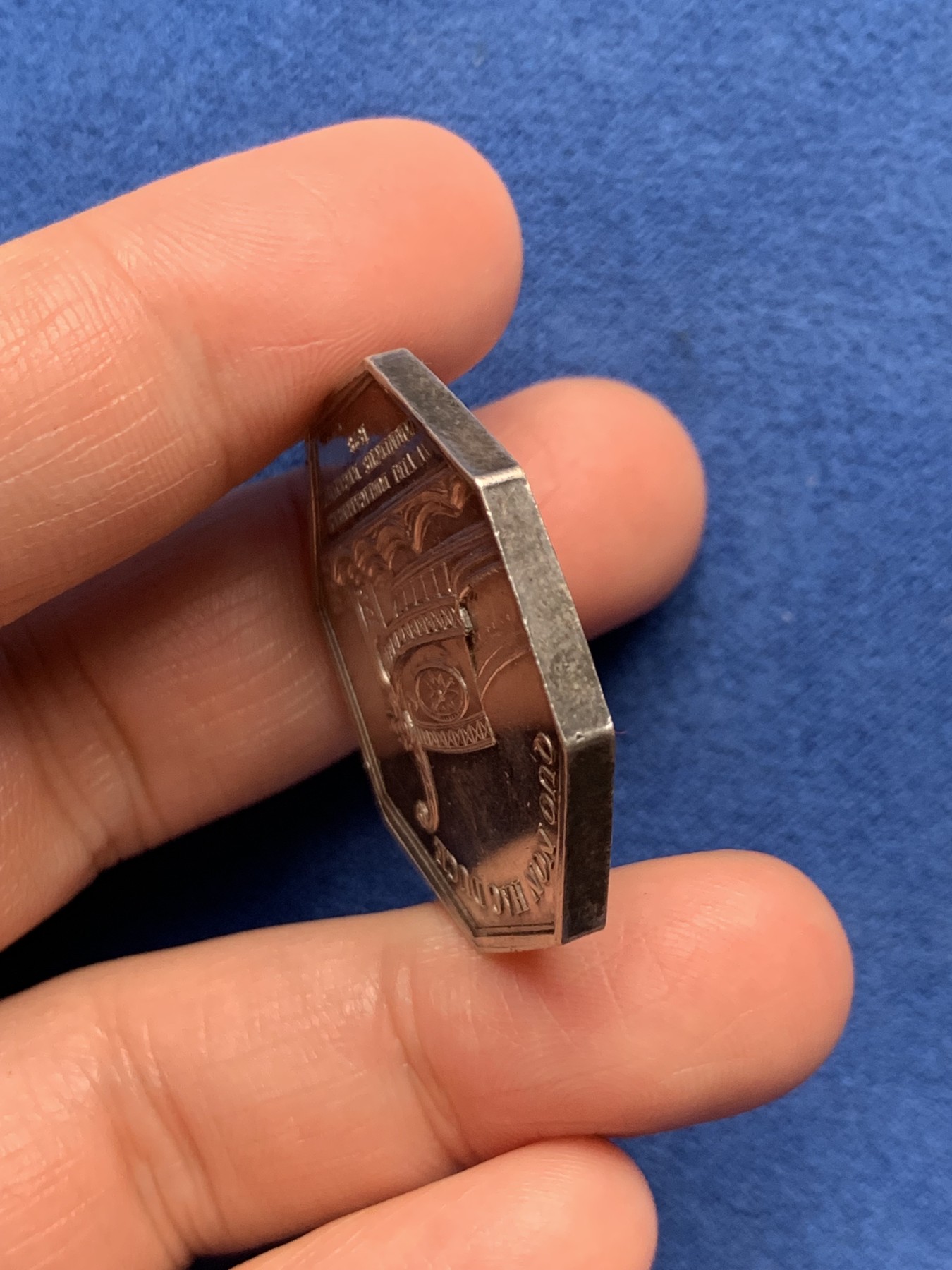 《竞宝斋》第250场-周日，周一 ，周二3场连拍 (全场包邮) 法国八角银章，波尔多商会，边有轻磕，19.83g，33.2mm，早期光边原铸