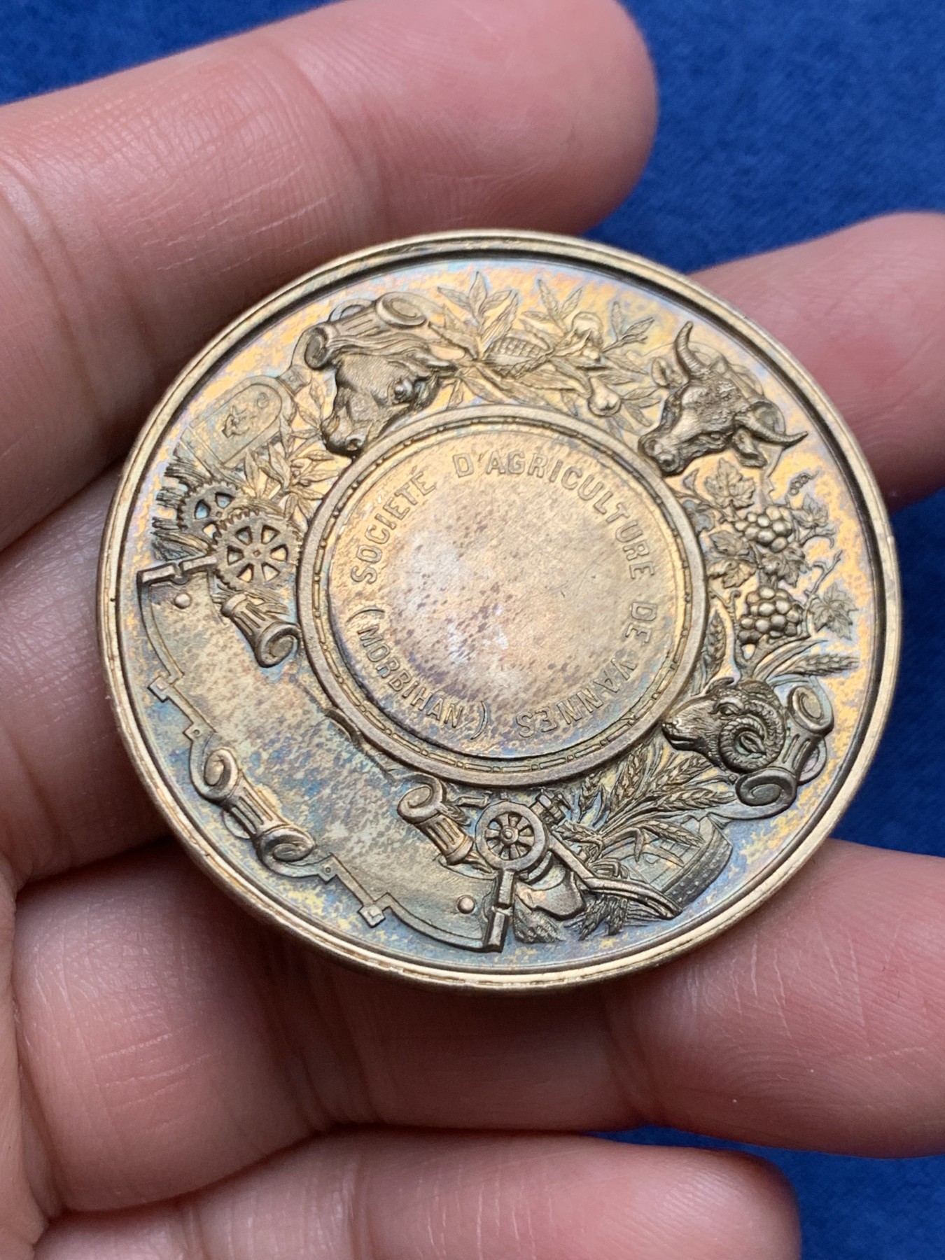 《竞宝斋》第250场-周日，周一 ，周二3场连拍 (全场包邮) 法国第三共和国农业协会镀金银章，法国17世纪《农业理论》作者奥利维尔·德塞雷斯，37.29g，41.8m，丰饶角边铭