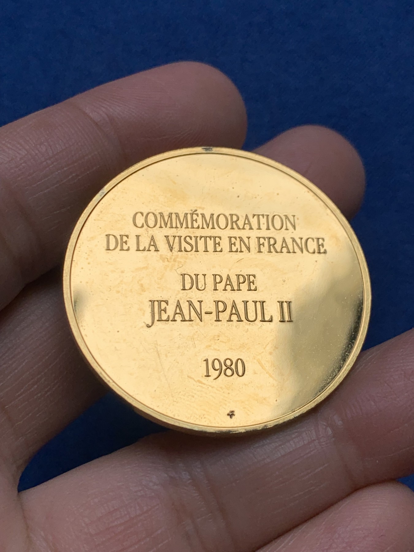 《竞宝斋》第250场-周日，周一 ，周二3场连拍 (全场包邮) 1980年教皇保罗二世访问法国纪念镀金银章，19.43g，38.6mm，含银0.800